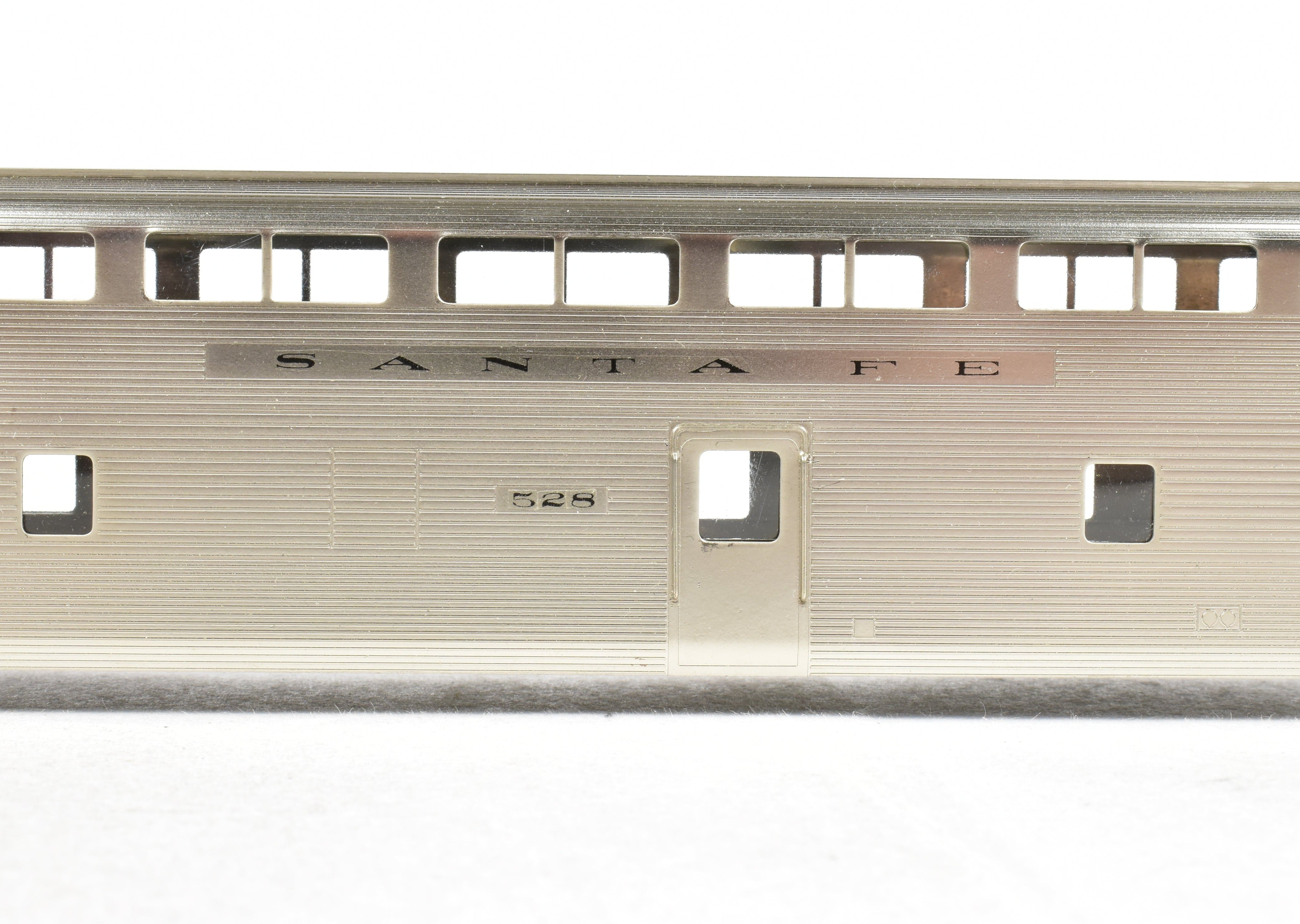 HO Scale Brass Model - Hi - Country Brass ATSF Santa Fe 500 Series High - Level Transition Chair Car Number 528