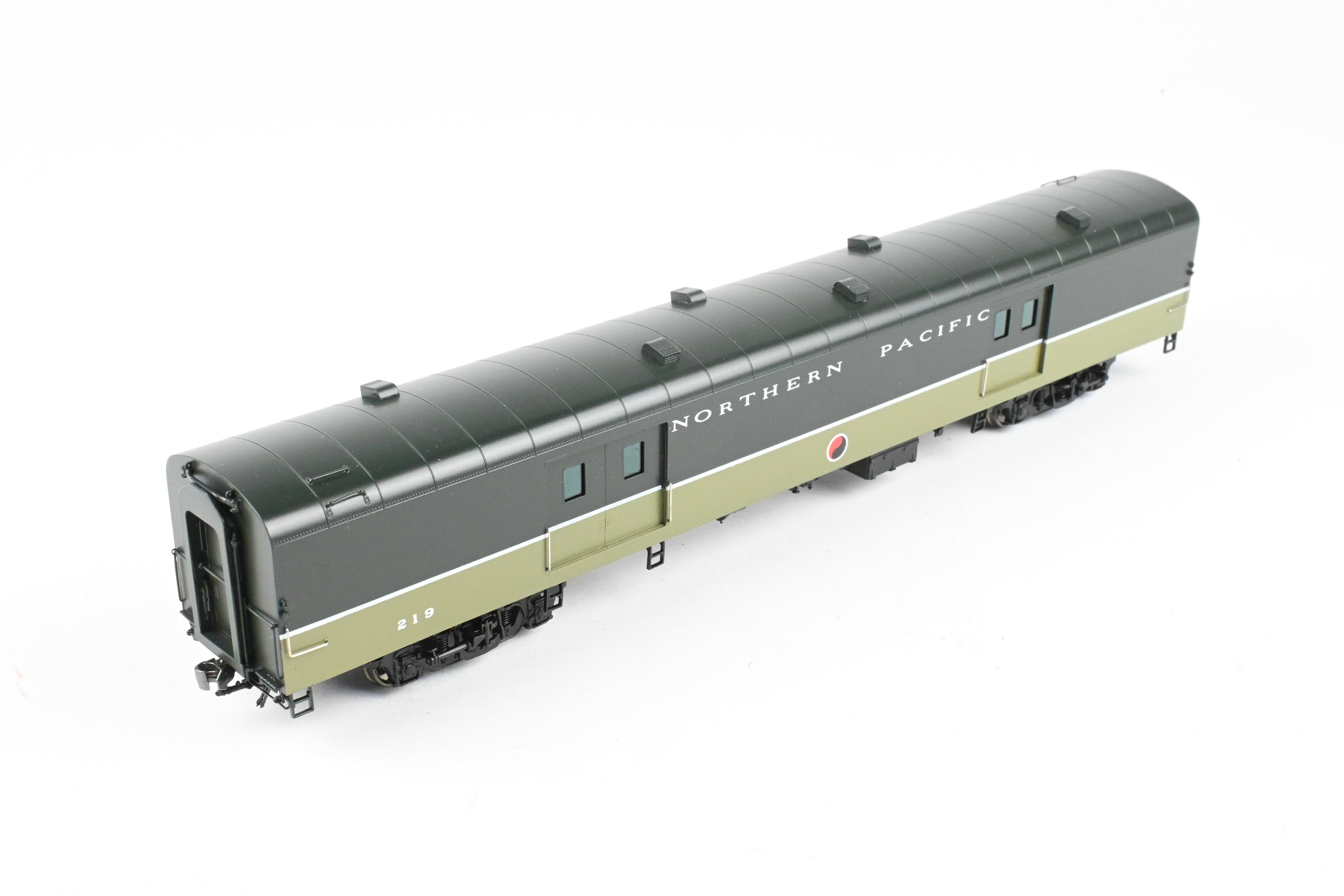 HO Brass Railway Classics - Northern Pacific Baggage Car No. 219 in Loewy Scheme