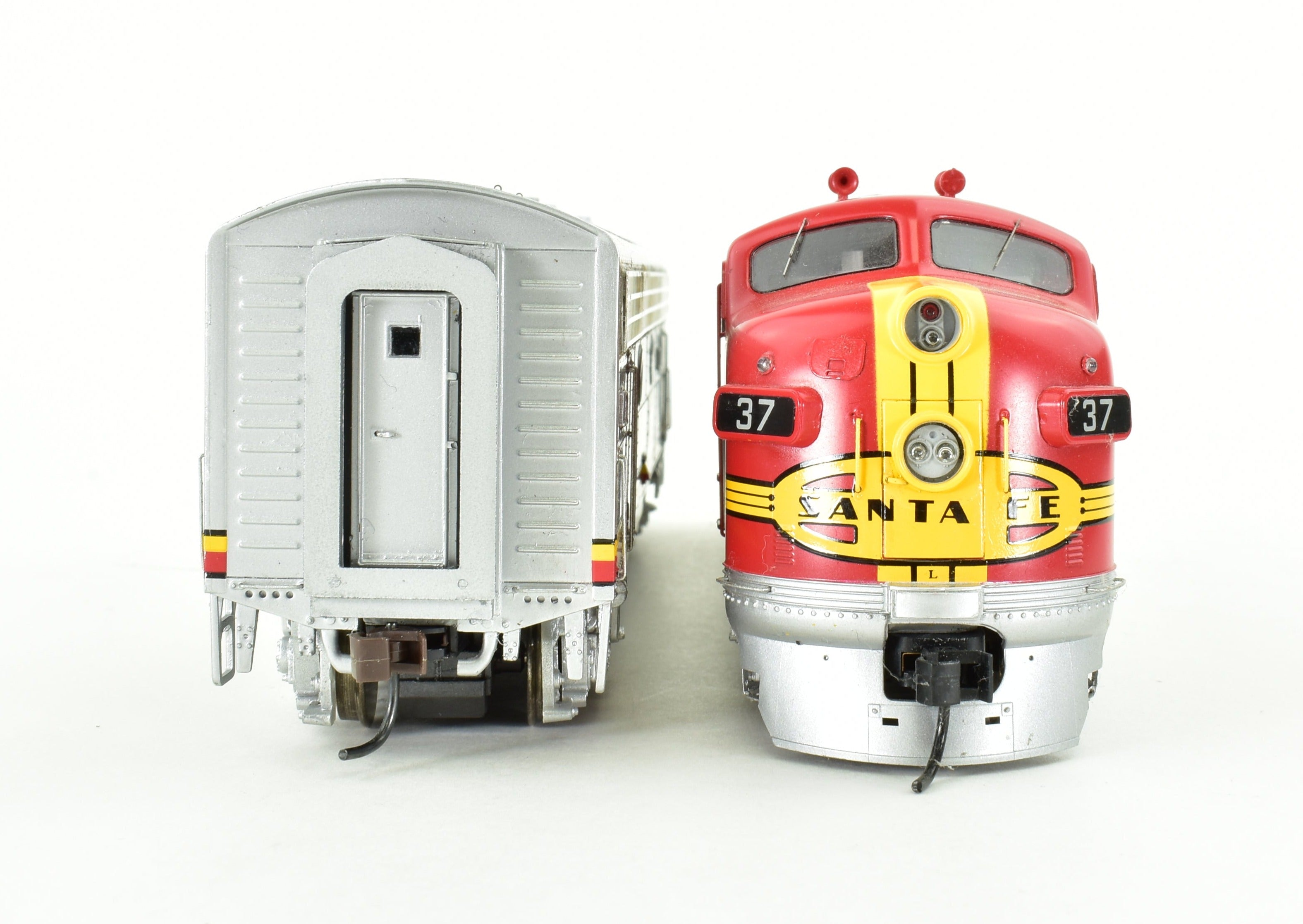 Athearn Genesis ATSF Santa Fe EMD F7A/F7B Phase I Set #37L & 37A First Run