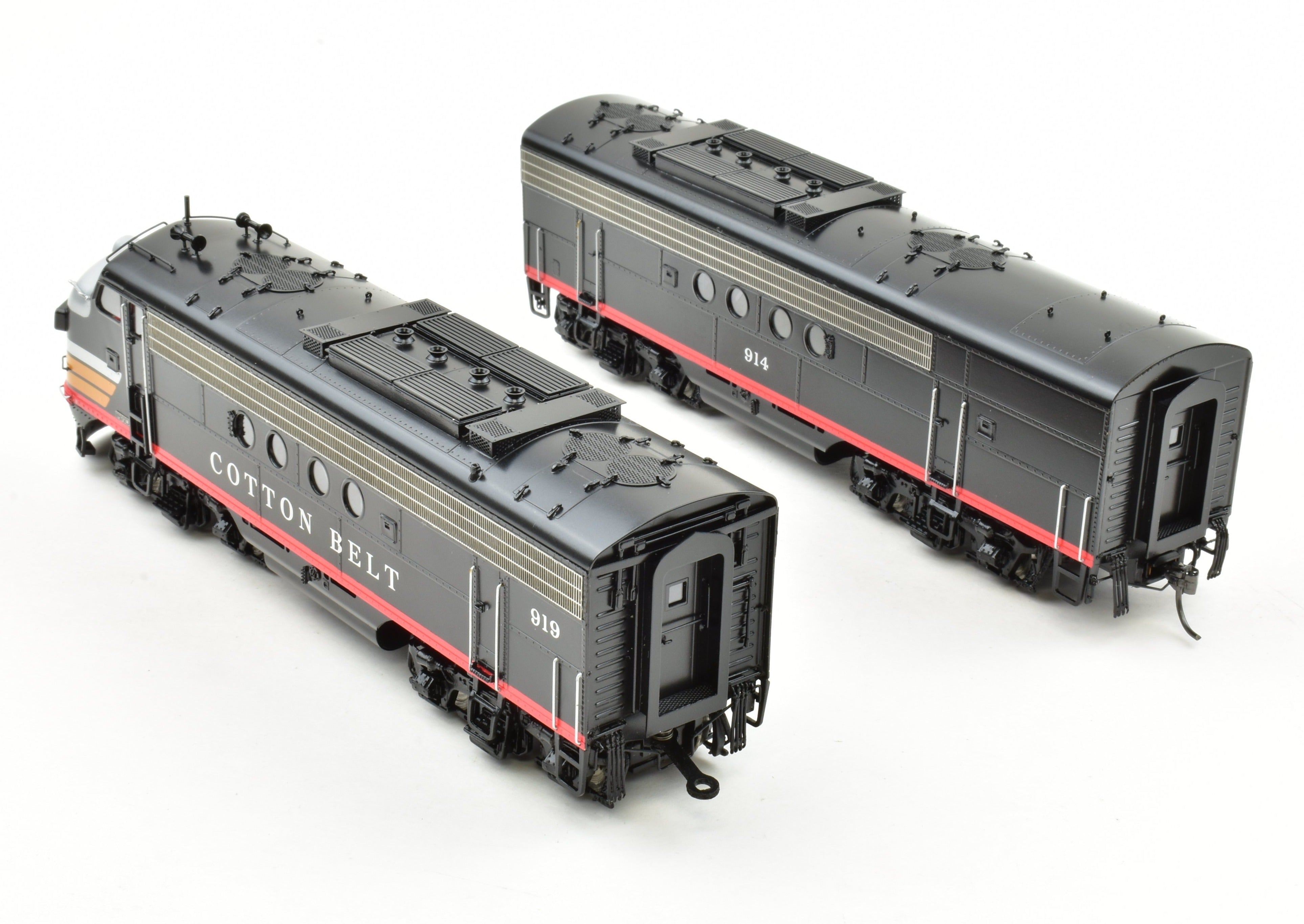 High - Quality HO Scale Brass Division Point DVP Model - Cotton Belt EMC FTA/B Set with Factory Painting