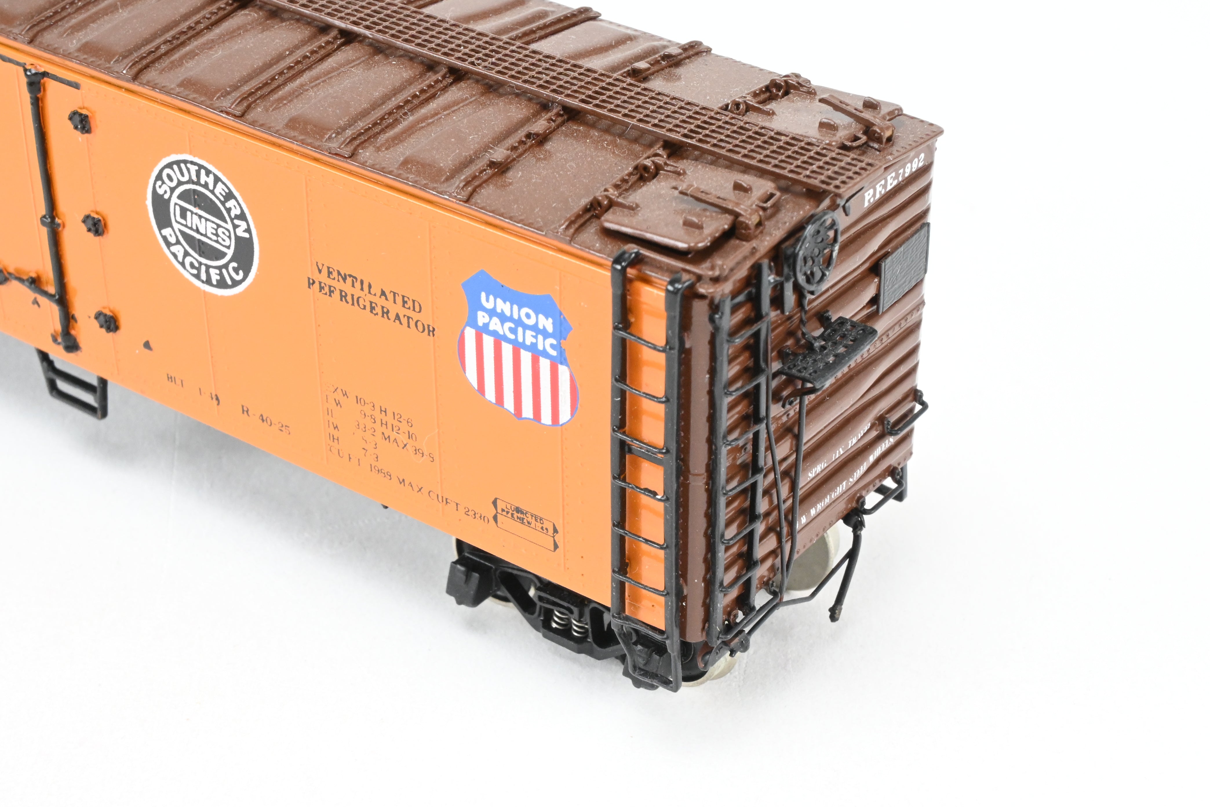 High - Quality HO Scale Brass Challenger Imports CIL Pacific Fruit Express R - 40 - 25 Refrigerator Car Model FP #2117