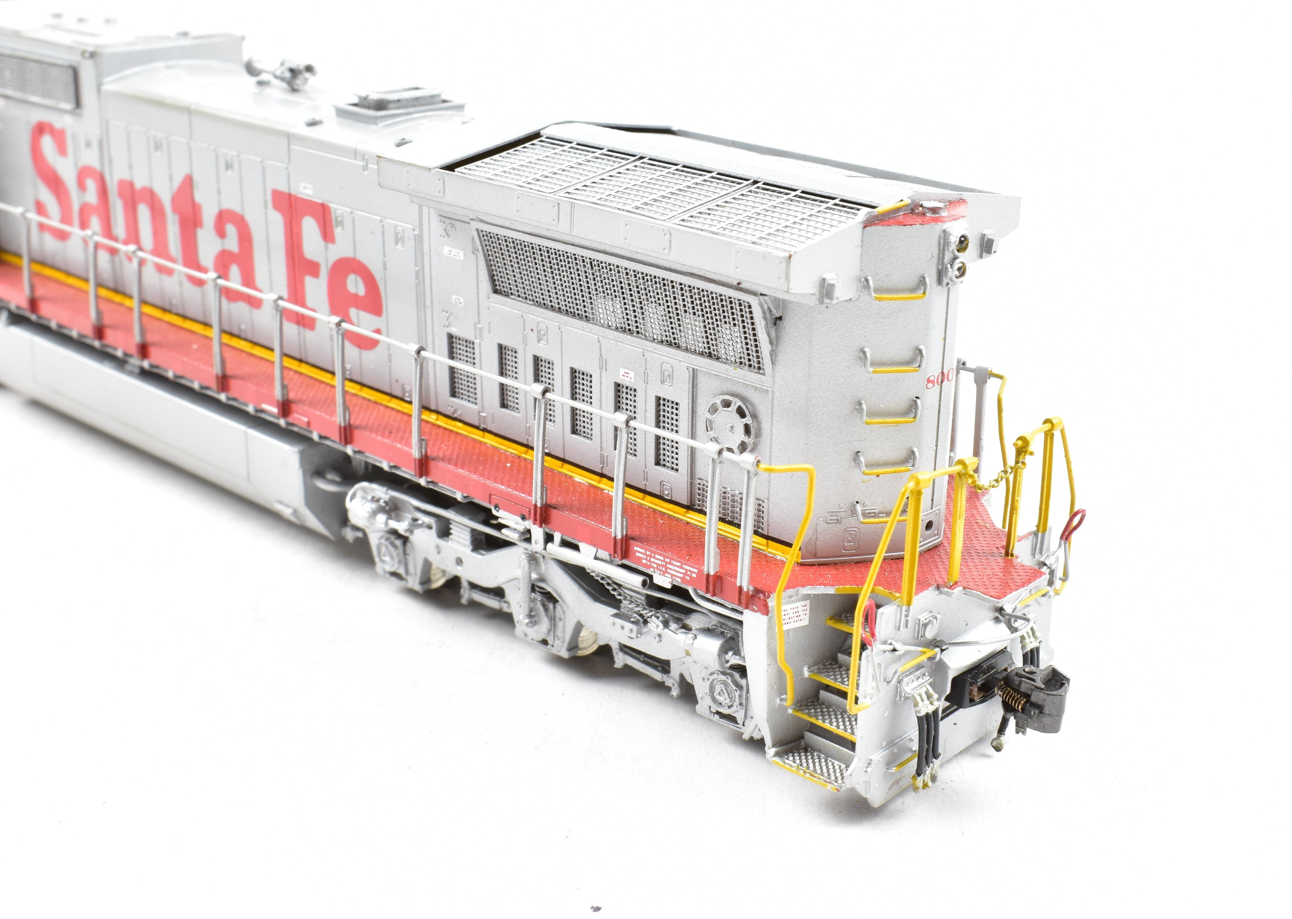 HO Scale Brass Model Train - Overland Models Inc. (OMI) AT&SF - Santa Fe Dash 8 - 40CW Gullwing Cab Locomotive with Custom Painting
