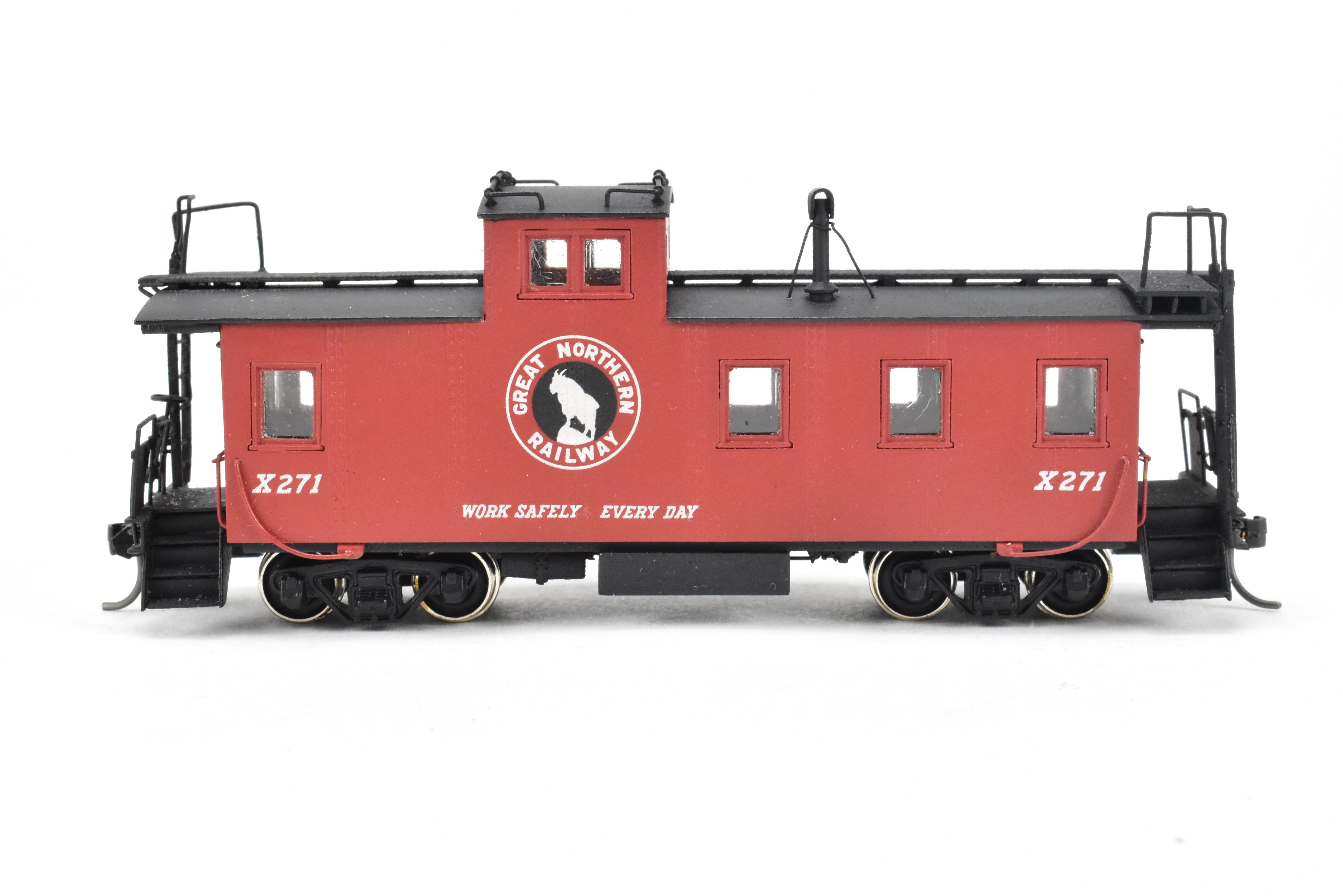HO Scale Brass Model Train Caboose - OMI (Overland Models, Inc.) GN (Great Northern) 30 - Foot Plywood - Sheathed Caboose C/P X271
