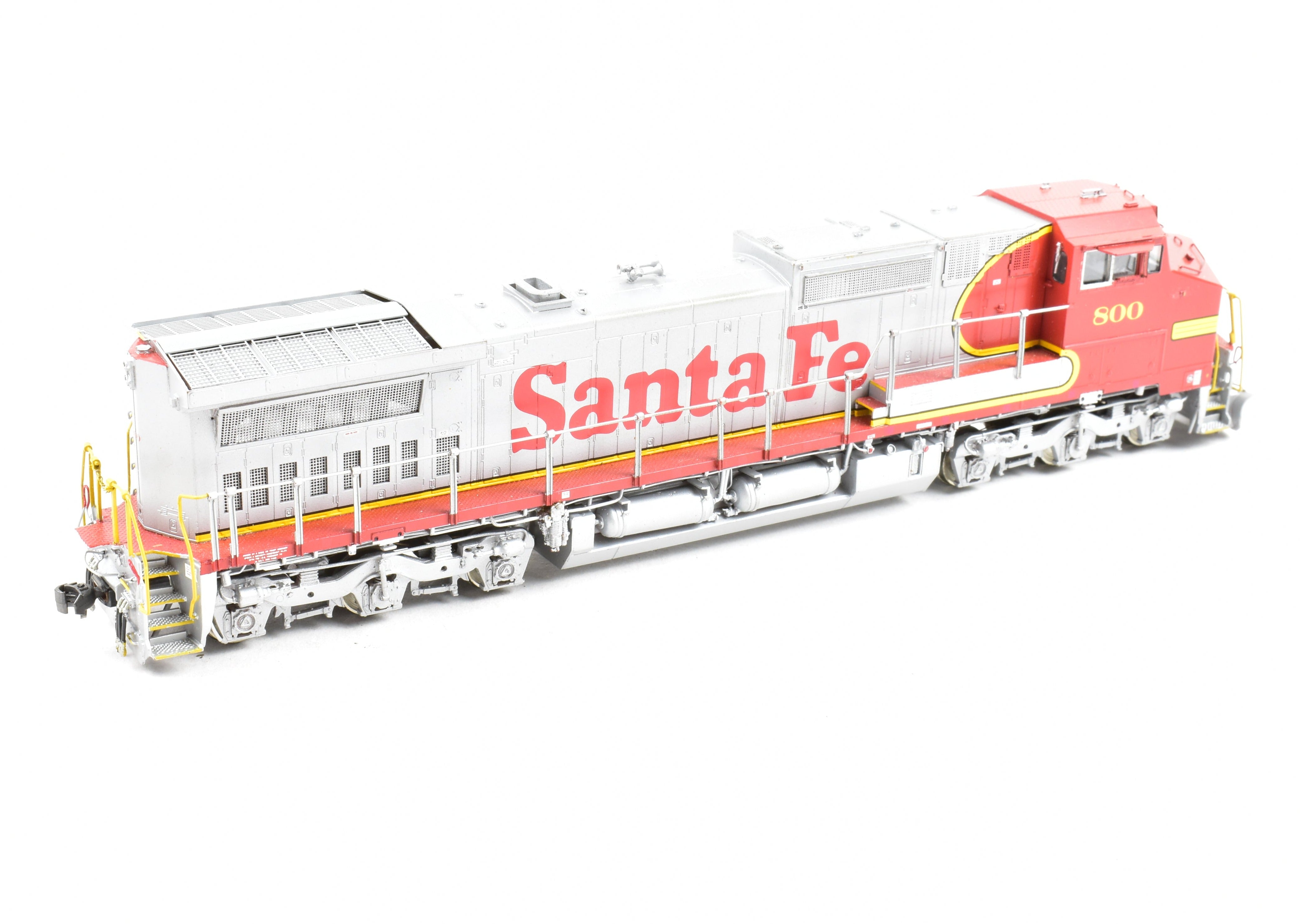 HO Scale Brass Model Train - Overland Models Inc. (OMI) AT&SF - Santa Fe Dash 8 - 40CW Gullwing Cab Locomotive with Custom Painting