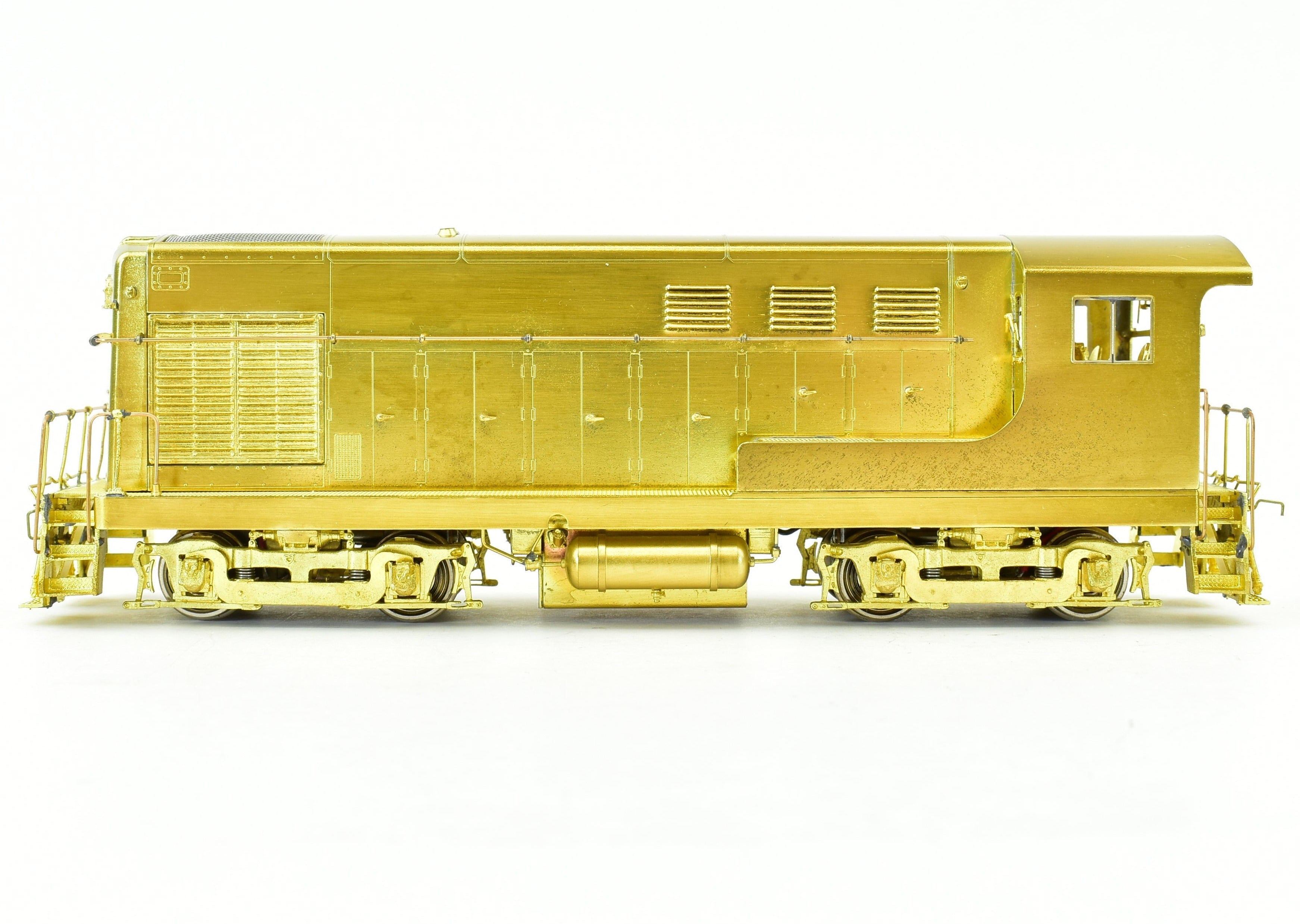 HO Scale Brass Model Train - Overland Models Inc. ATSF/NYC - Santa Fe/New York Central Fairbanks Morse FM H - 12 - 44 Locomotive with Cab Overhang