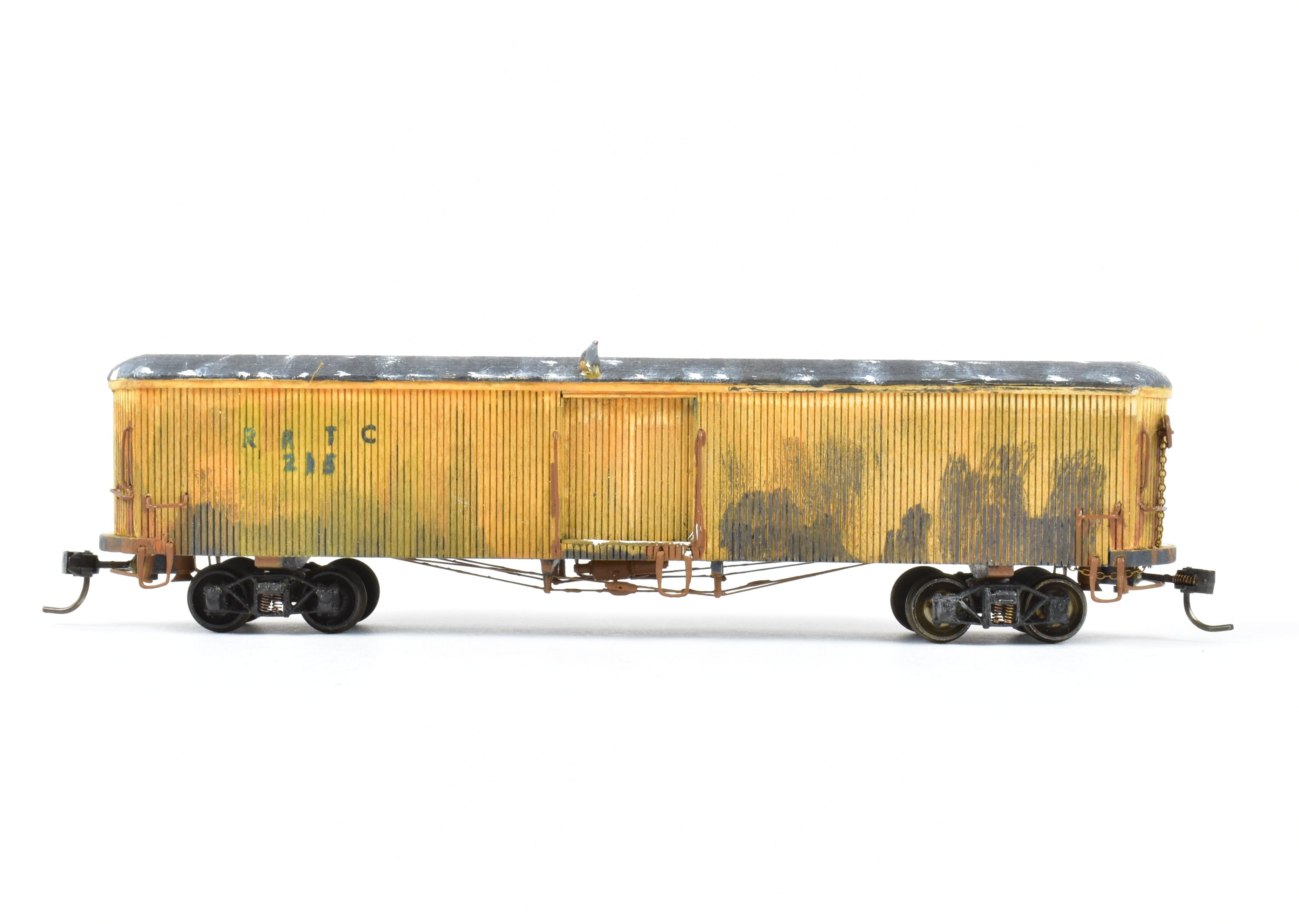 HO La Belle Woodworking Yellow #215 Fully Assembled Weathered Freight/Baggage Trailer
