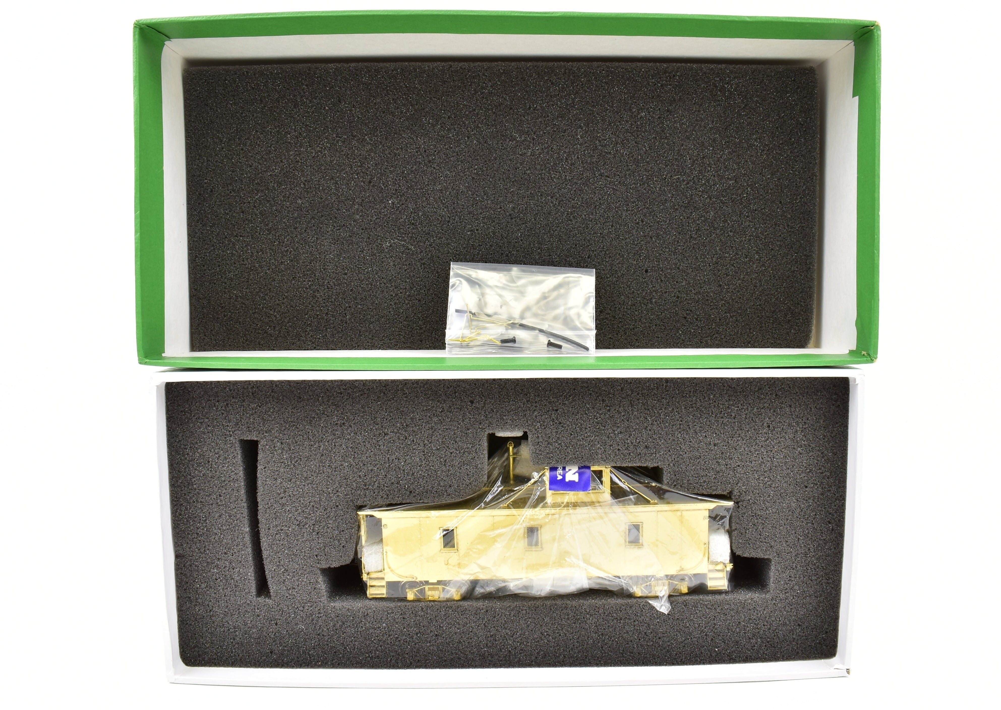 HO Brass OMI Overland Models Soo Line Wood Sheath Caboose with Two Side Windows