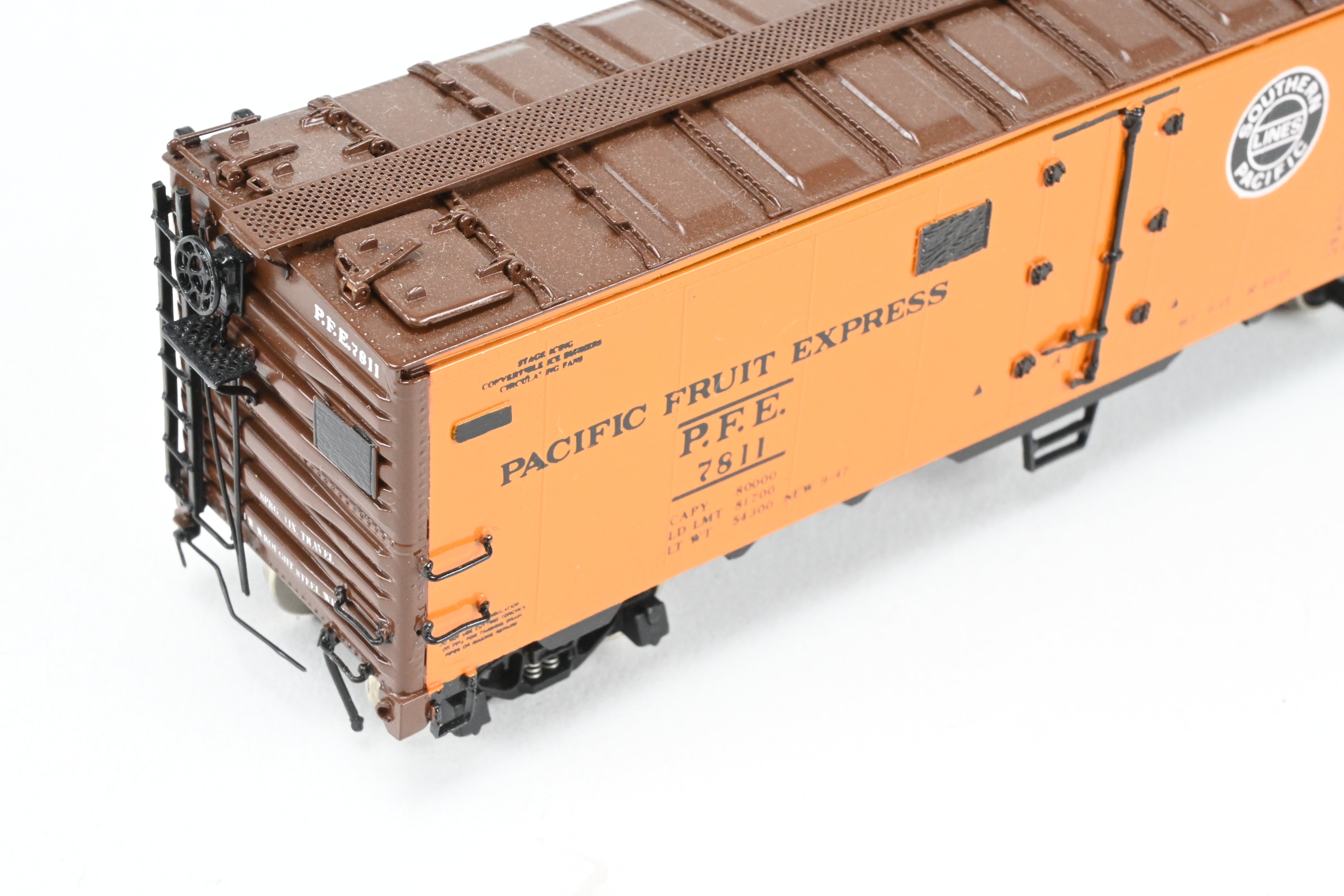 High - Quality HO Scale Brass CIL Challenger Imports Pacific Fruit Express R - 40 - 23 Steel Refrigerator Car Model with FP #7811