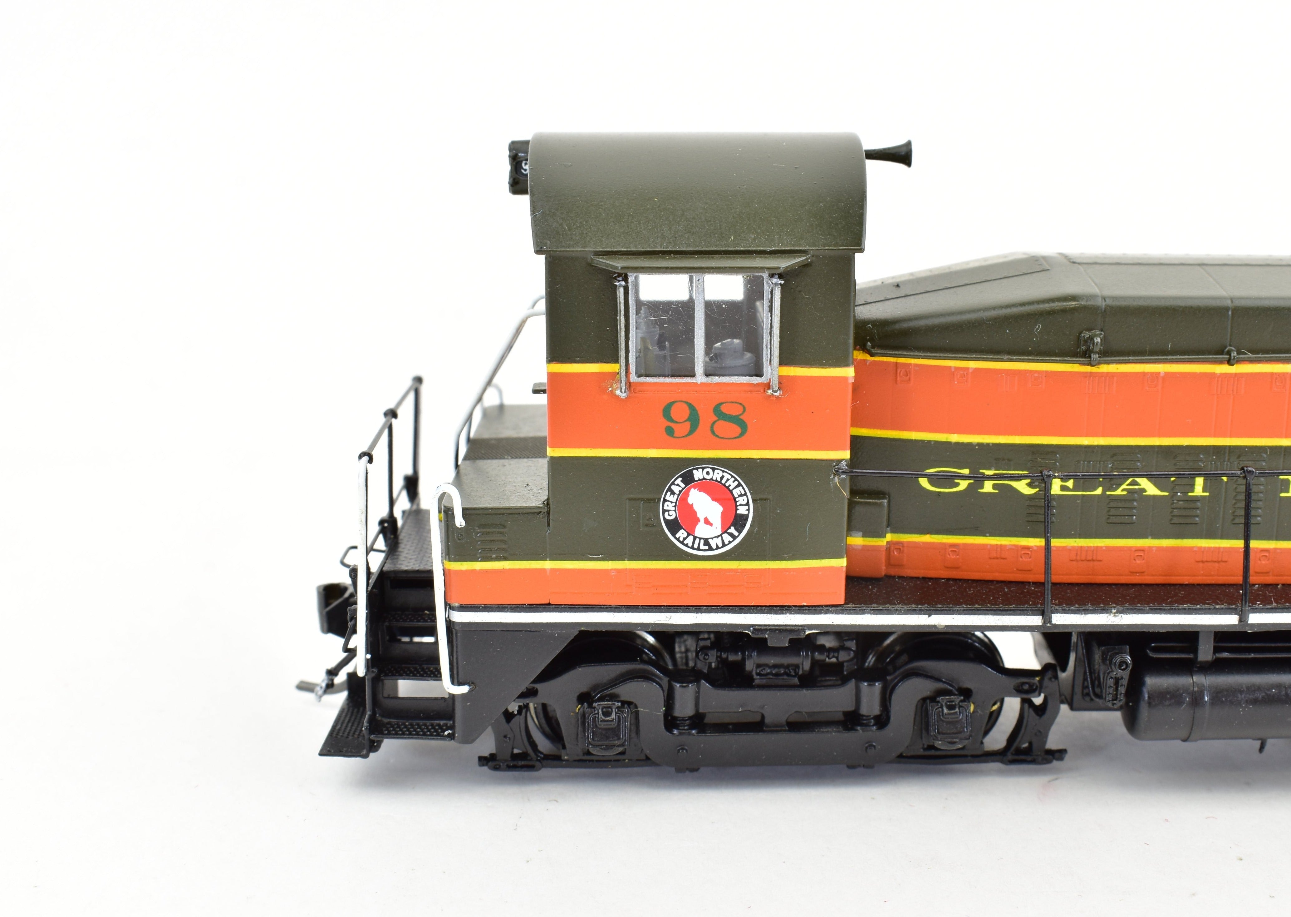HO Scale Brass Great Northern EMD SW-8 800HP Pro-Painted Switcher by Oriental Limited