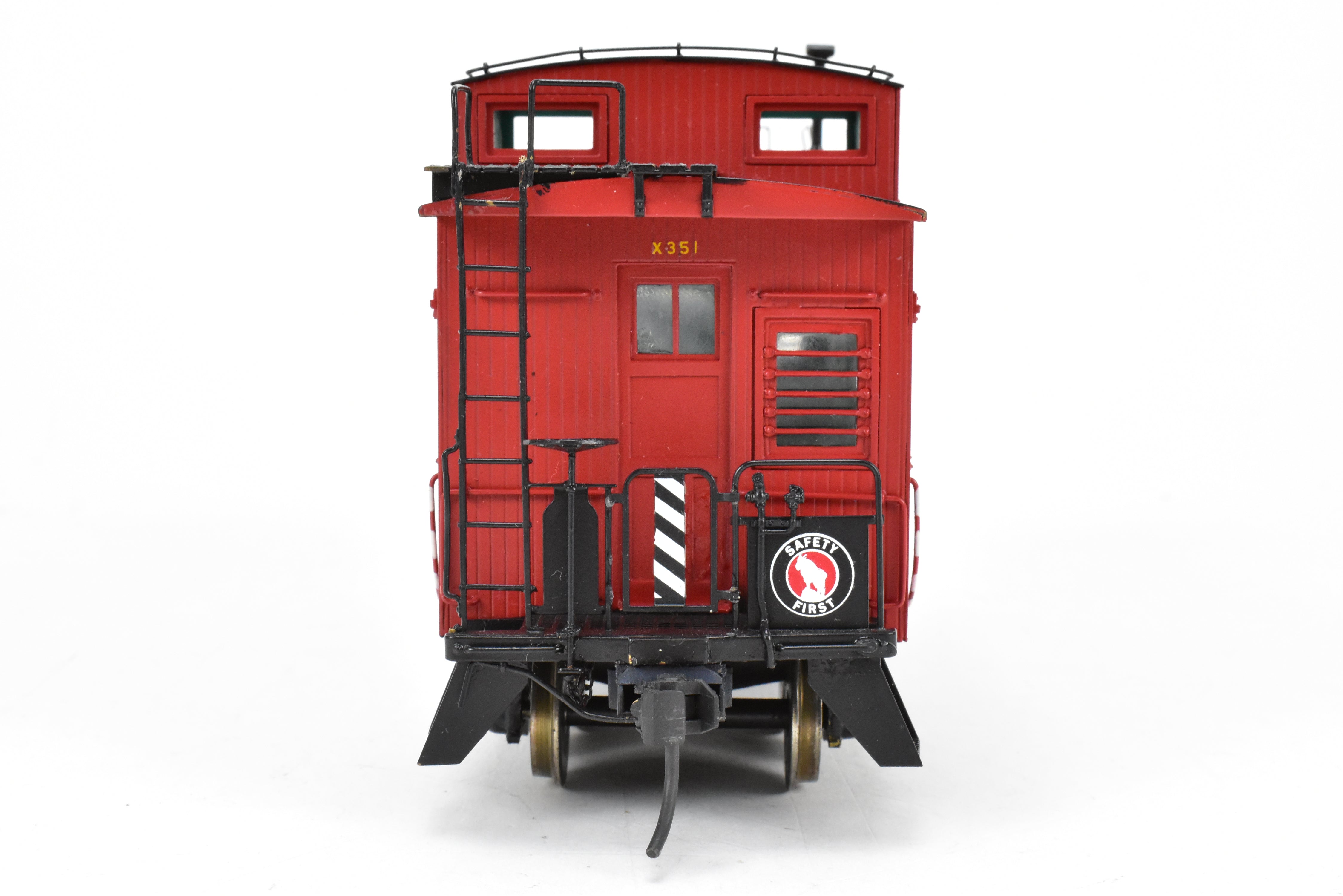 O Scale Oriental Limited Great Northern 25-Foot Wood Caboose CP #X351 with Slogan