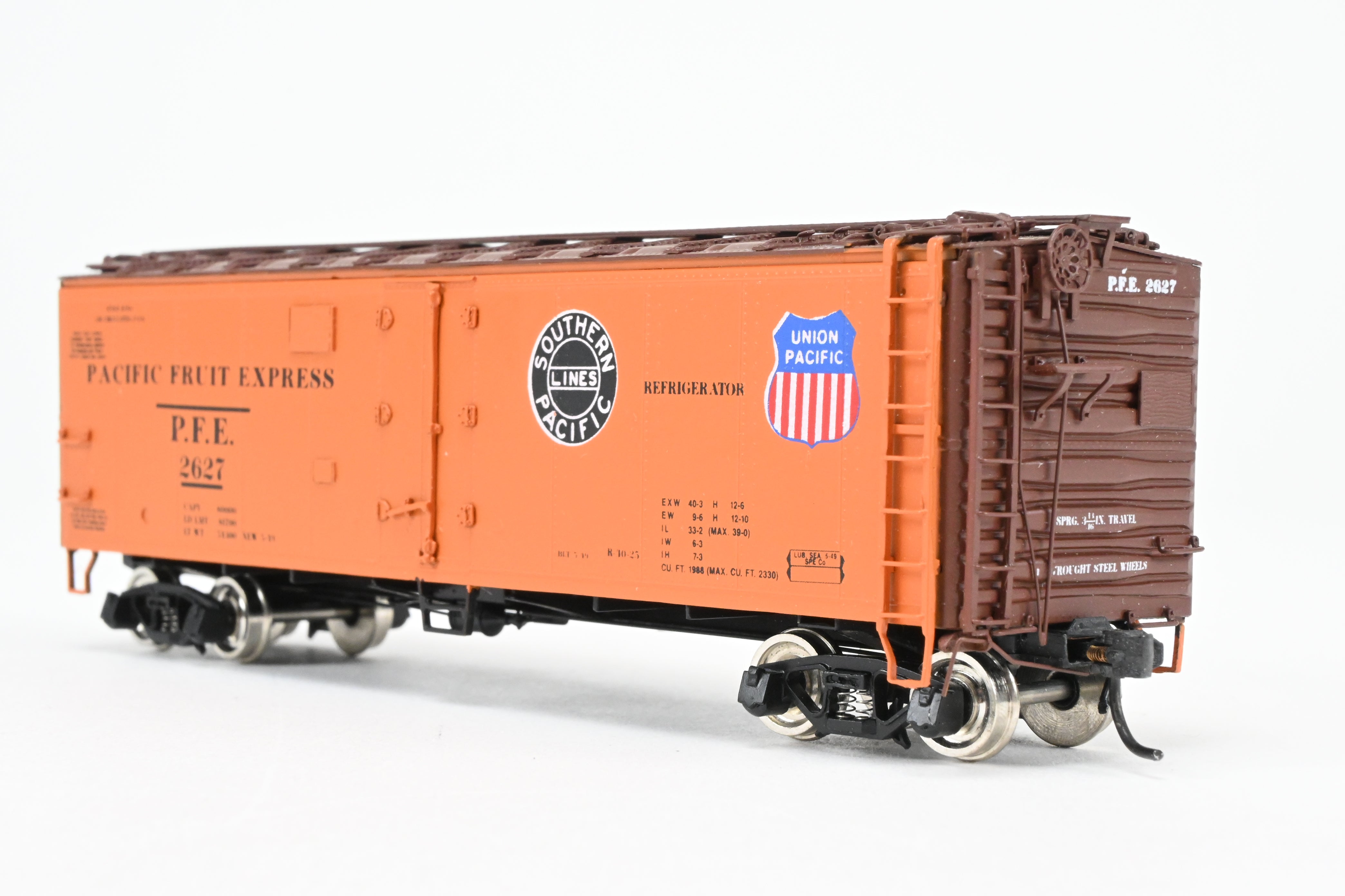 High - Quality HO Scale Brass CIL - Challenger Imports PFE - Pacific Fruit Express R - 40 - 25 Refrigerator Car Model, FP #2627