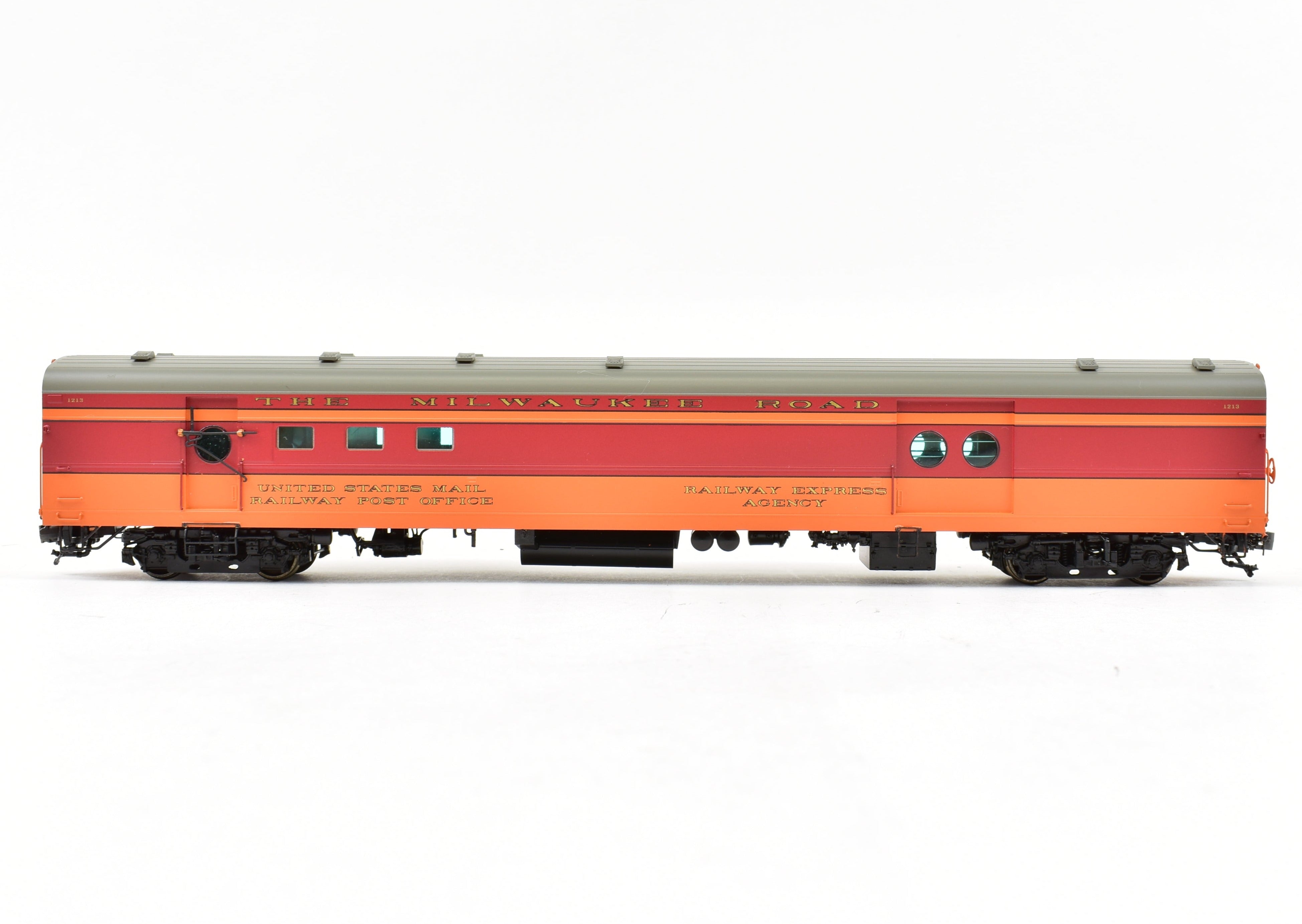 High - Quality HO Scale Brass Railway Classics Milwaukee Road Mail Express Car, Factory - Painted with Road Number 1213 from the 1948 Hiawatha Scheme