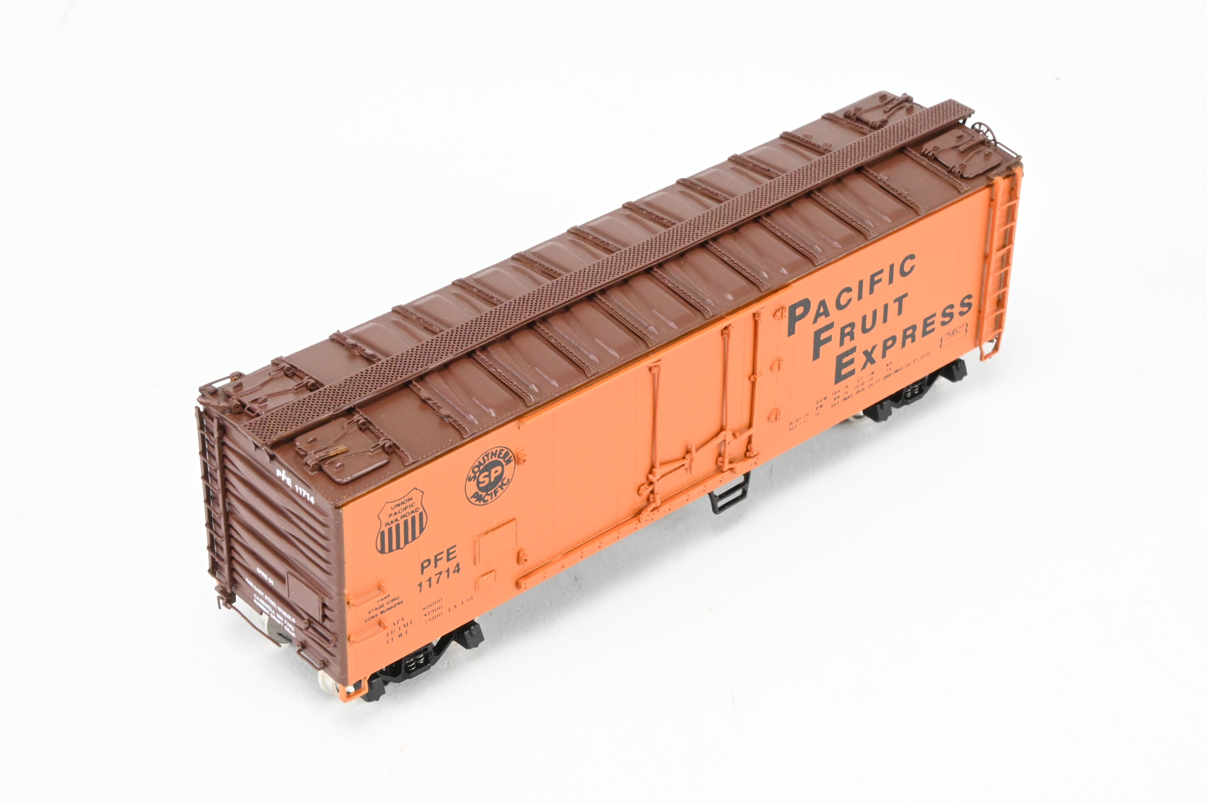HO Scale Brass CIL Challenger Imports Pacific Fruit Express R - 40 - 28 Ice Refrigerator Car Model, Factory - Finished with Union Pacific and Southern Pacific Insignias, FP #11714