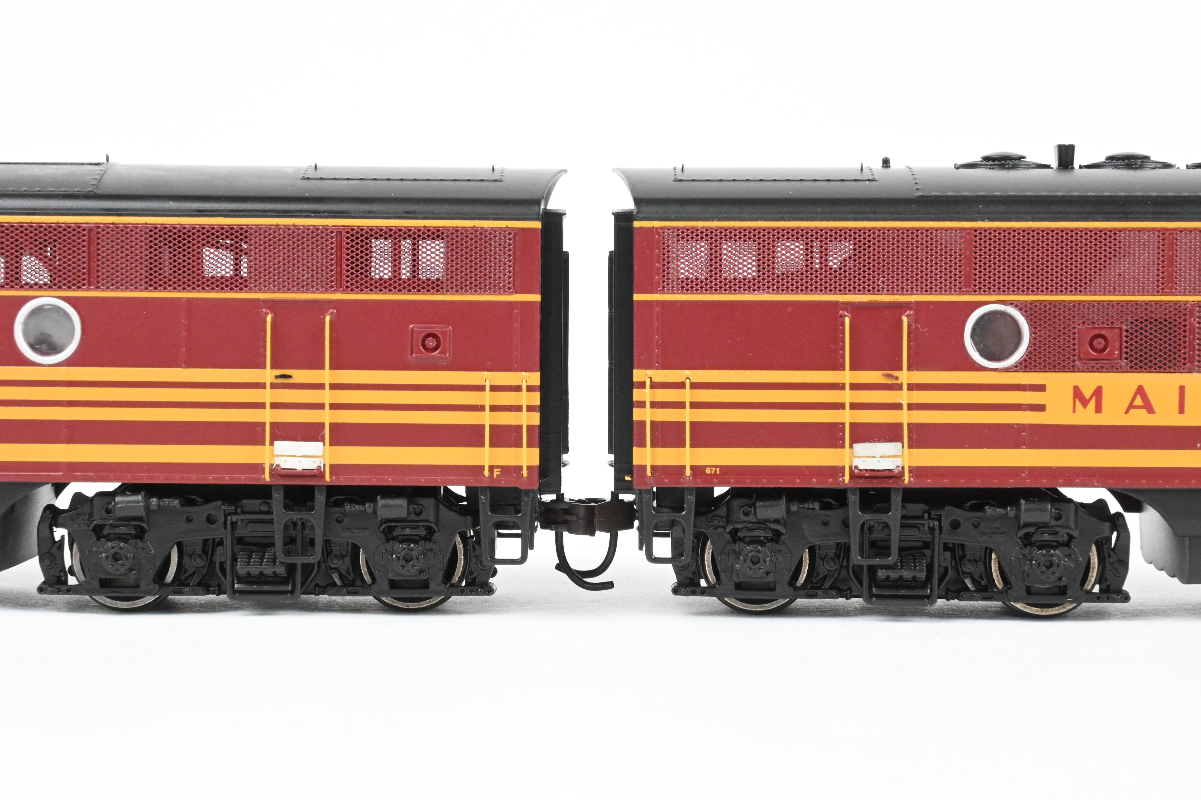 Athearn Genesis B&M Boston & Maine EMD F3-A/B Phase II Mint Passenger Set