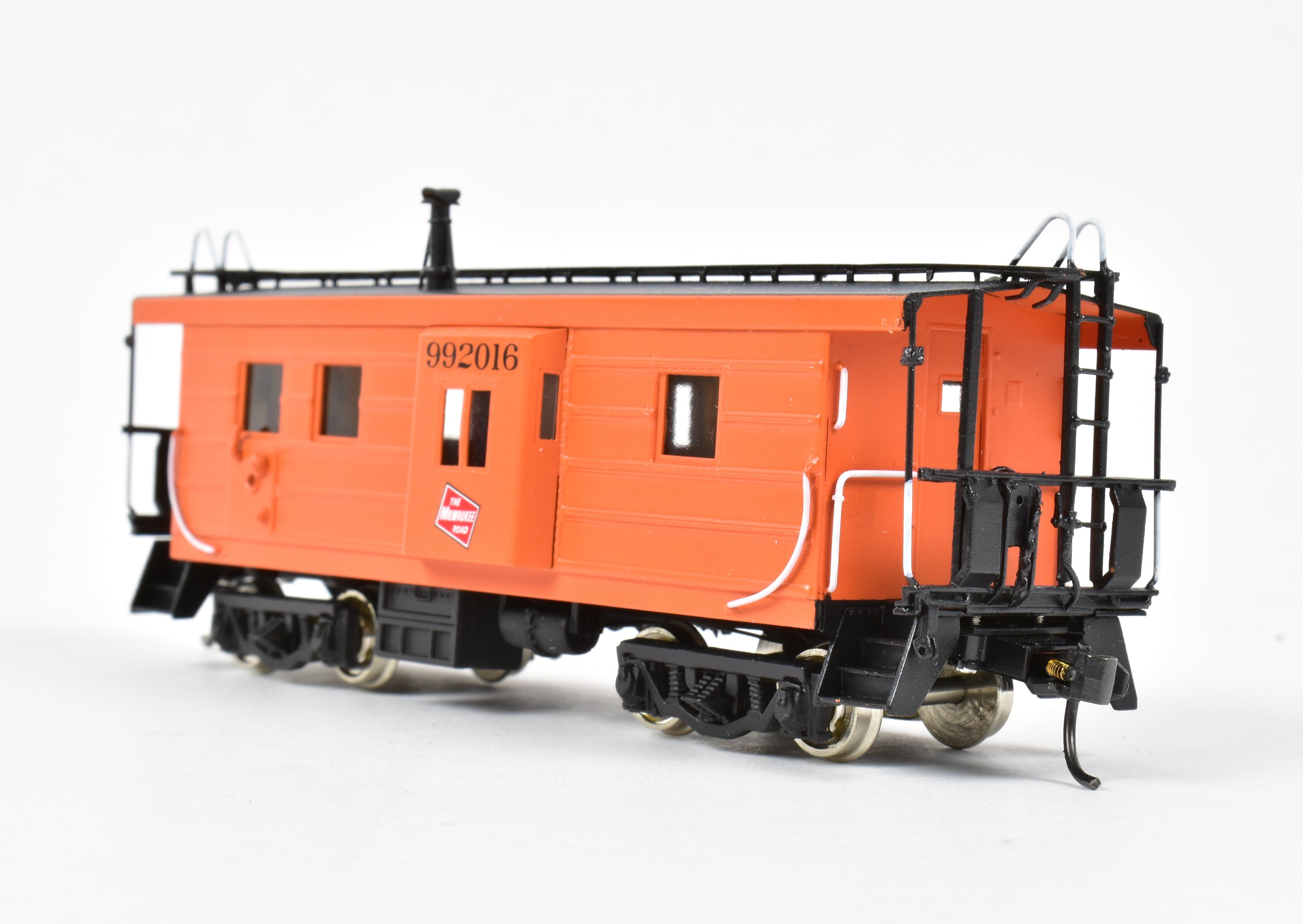 HO Scale Brass Model of Overland Models, Inc. Milwaukee Road Bay Window Caboose with Drop Center Trucks, CP No. 992016