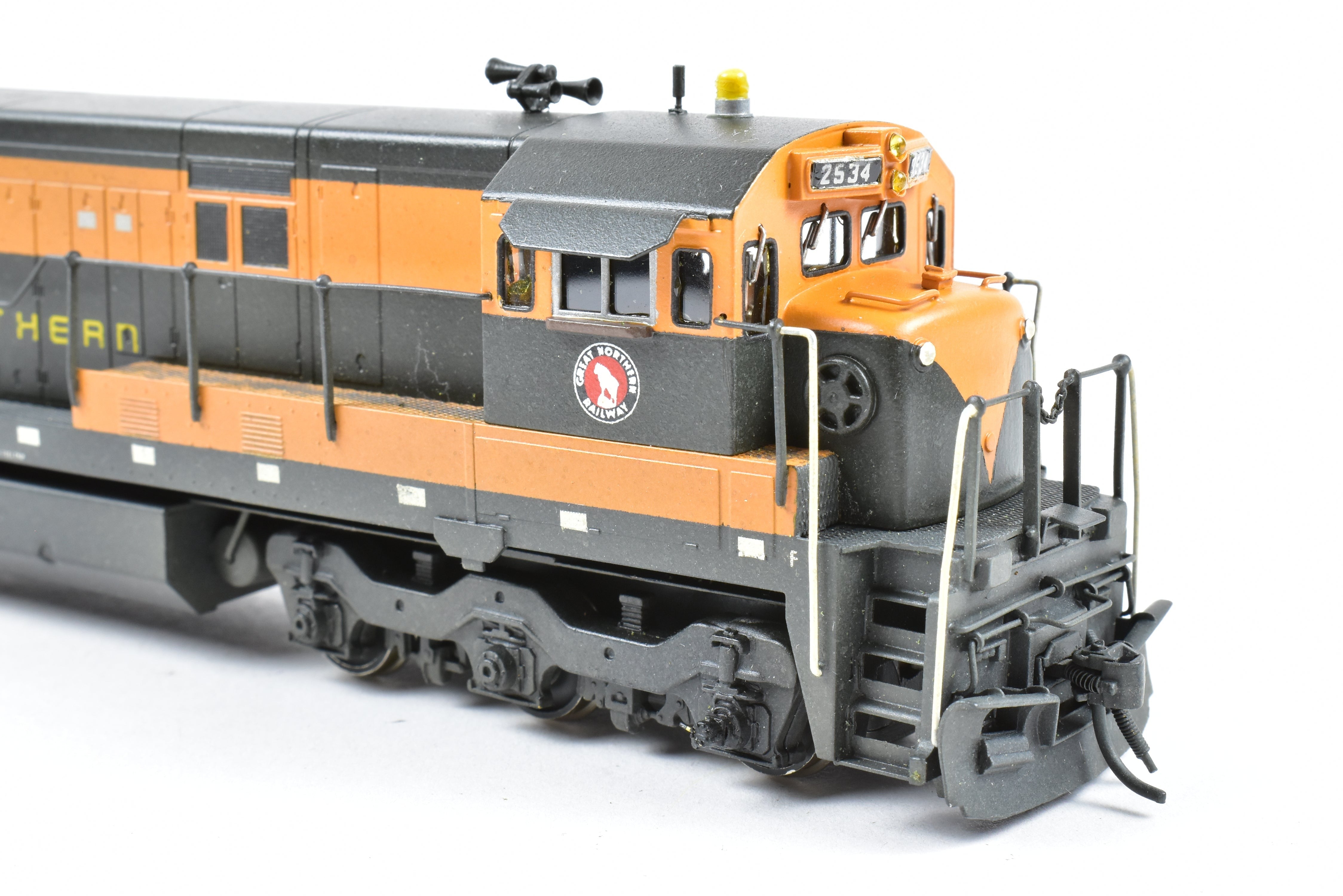 HO Scale Brass ALCO Great Northern General Electric U - 33C Diesel Locomotive Model GN for Model Train Enthusiasts