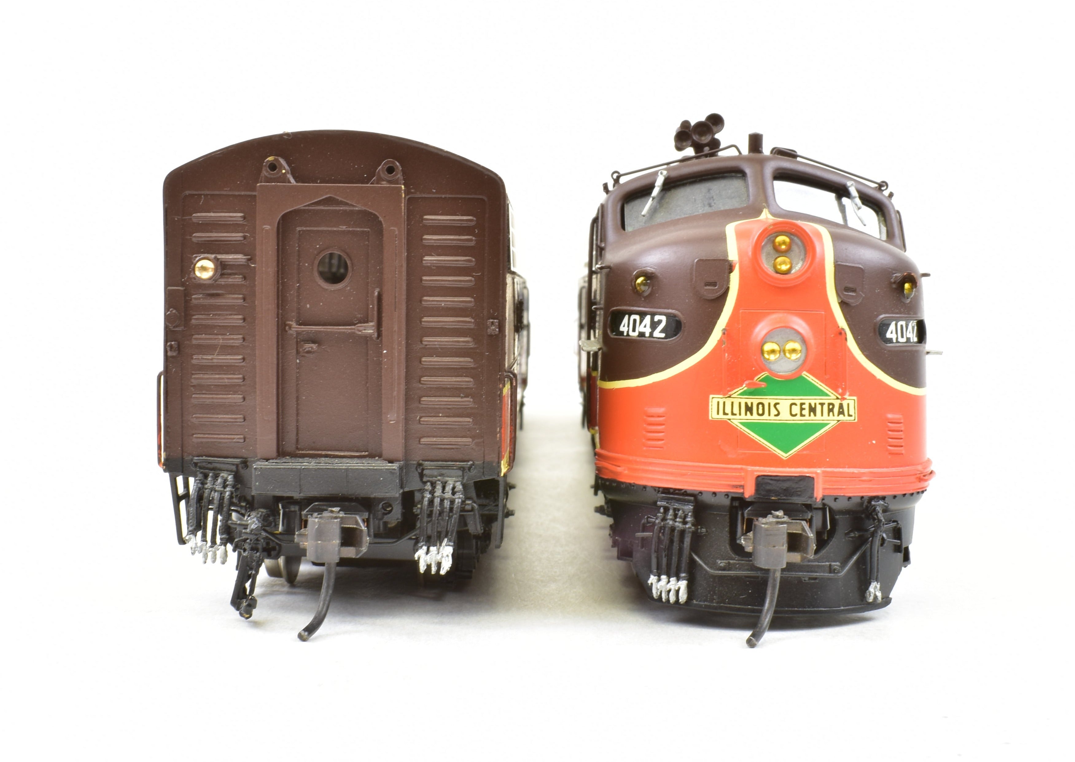 Overland Models IC Illinois Central EMD E9 - A & E8 - B Set, Pro - Painted, ReBoxx