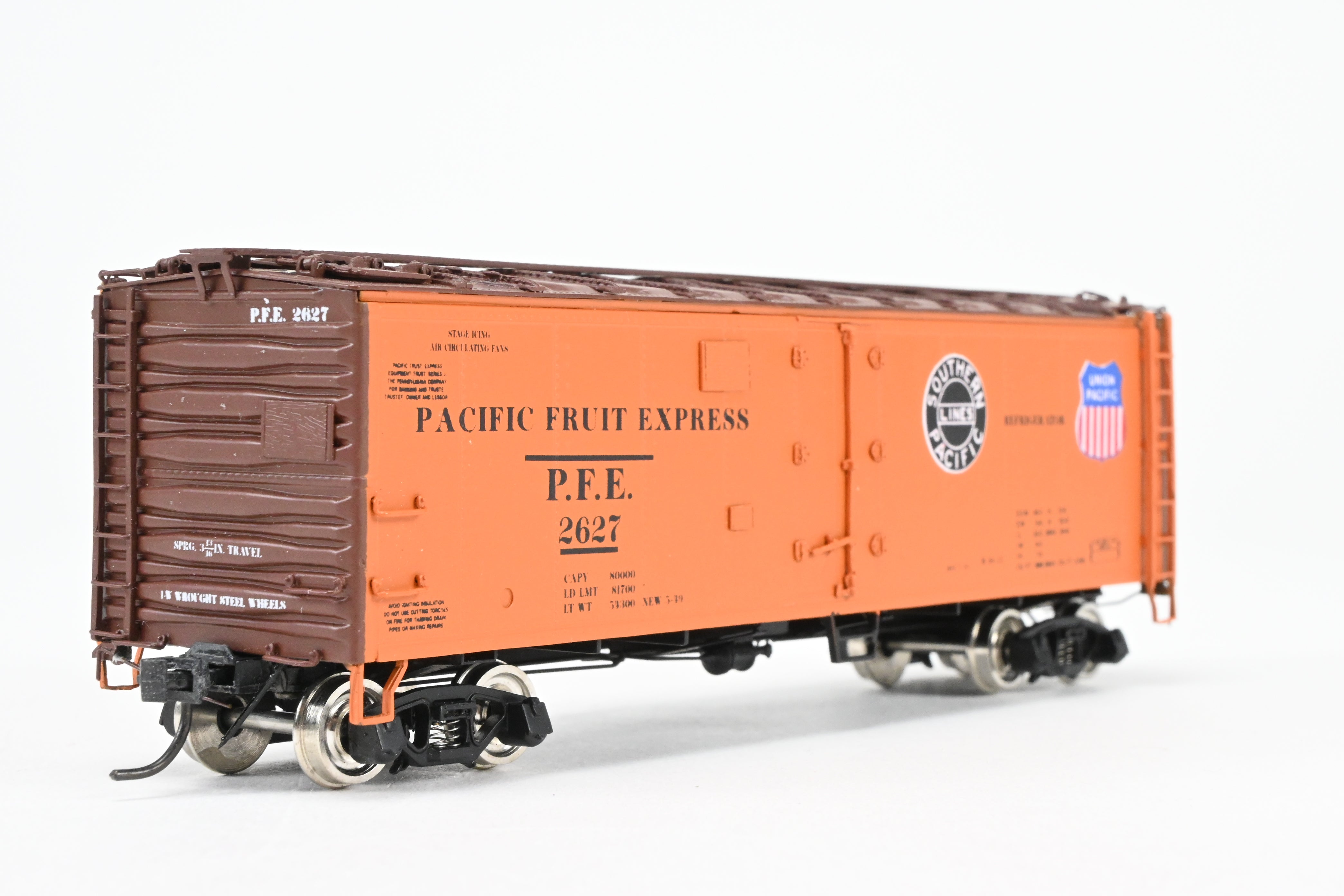 High - Quality HO Scale Brass CIL - Challenger Imports PFE - Pacific Fruit Express R - 40 - 25 Refrigerator Car Model, FP #2627