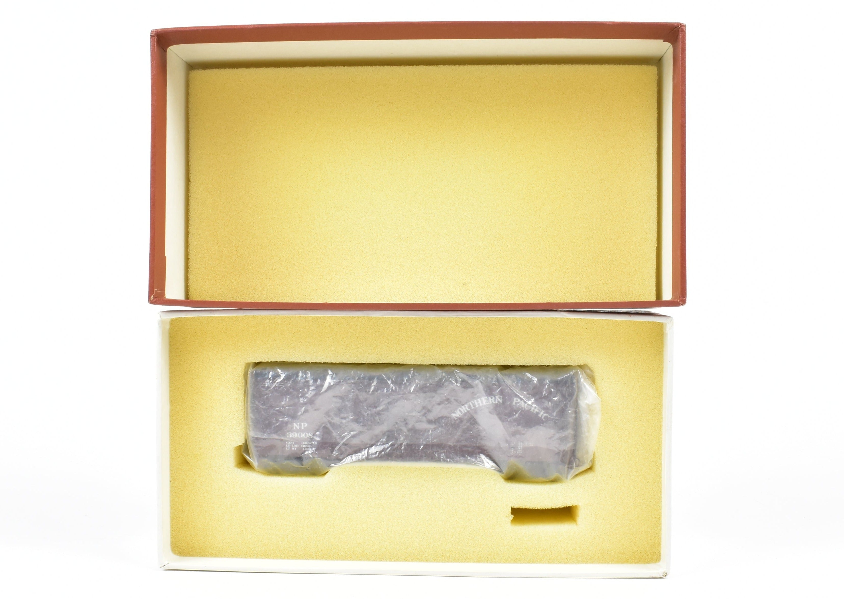 HO Scale Brass NP - Northern Pacific 40' Round Roof Painted Auto Box Car by W&R Enterprises