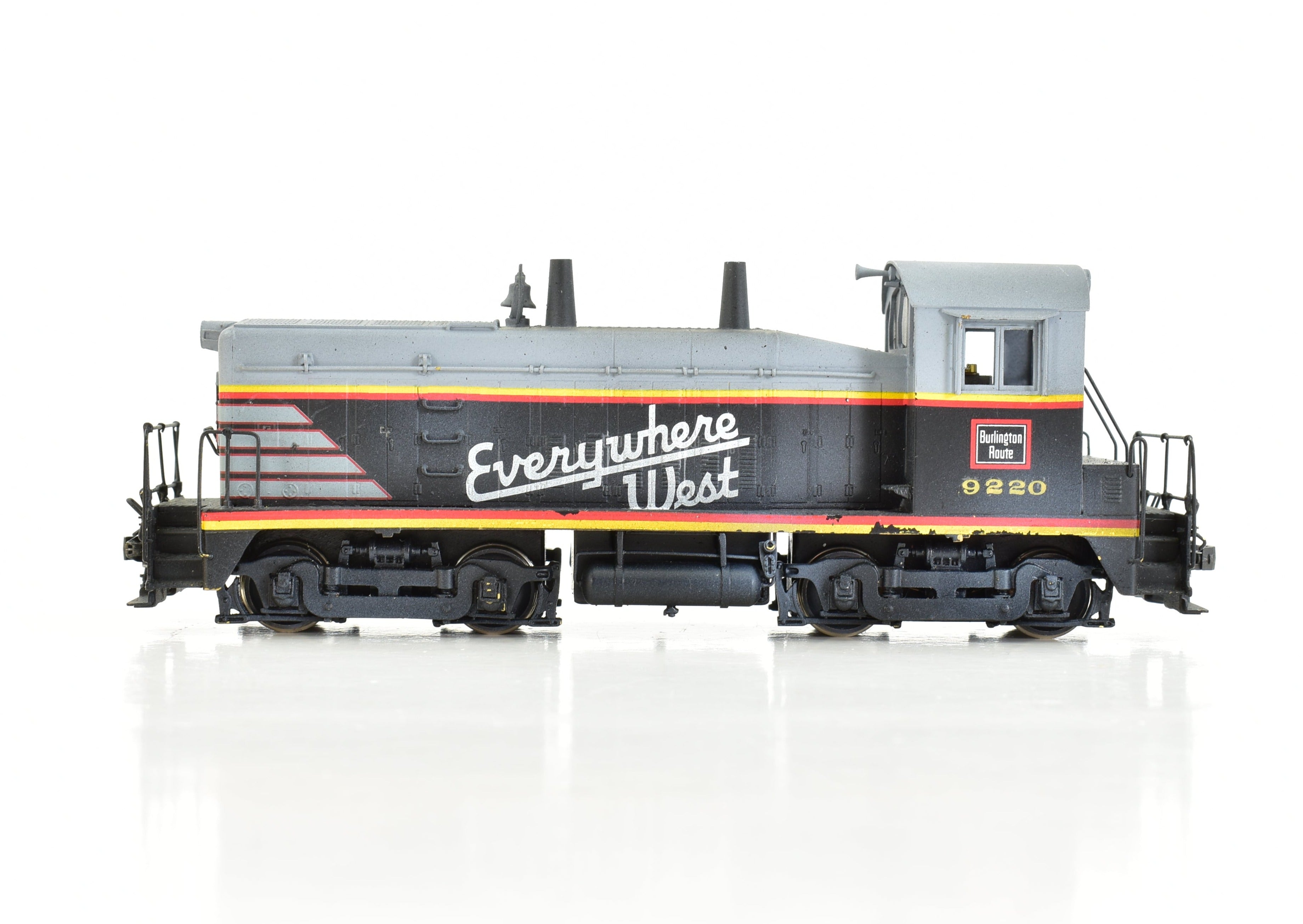 Custom-Painted HO Brass Oriental Limited CB&Q Burlington Route EMD NW-2 1000HP PH II Switcher