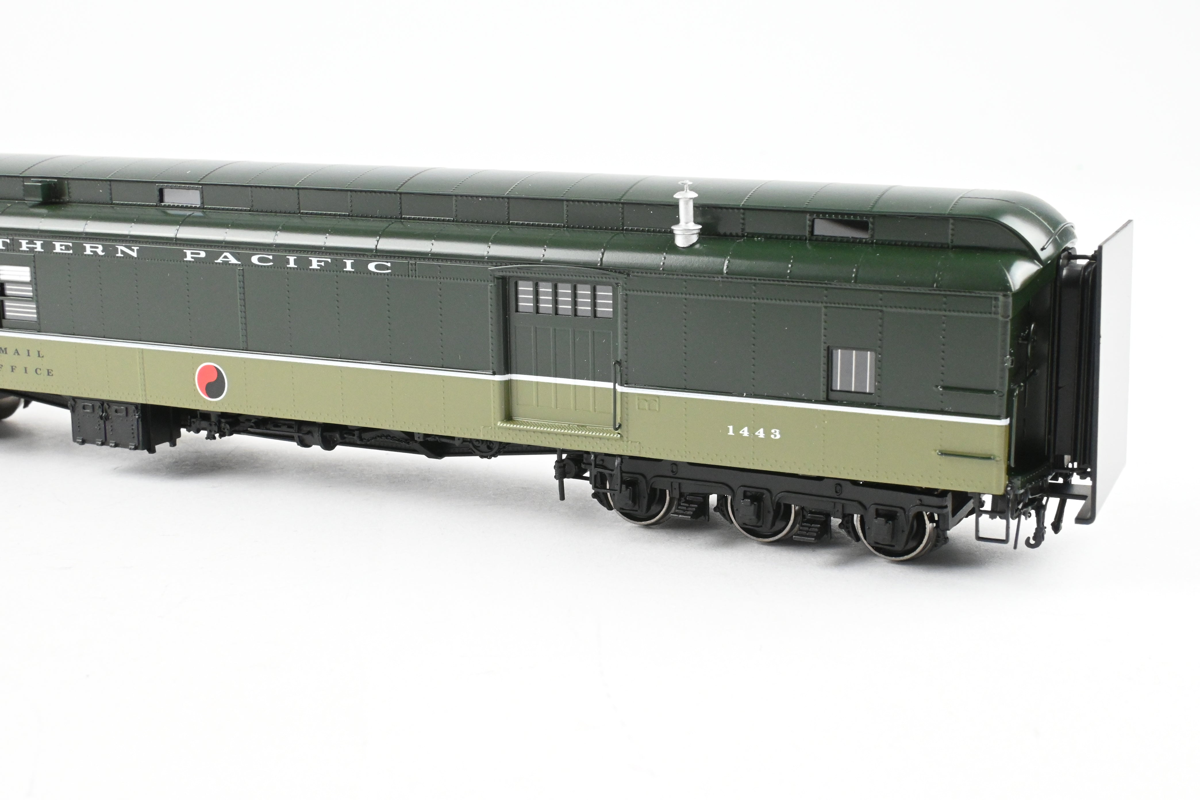 HO Scale Brass Northern Pacific Mail & Express Car FP Loewy No. 1443 by W&R Enterprises