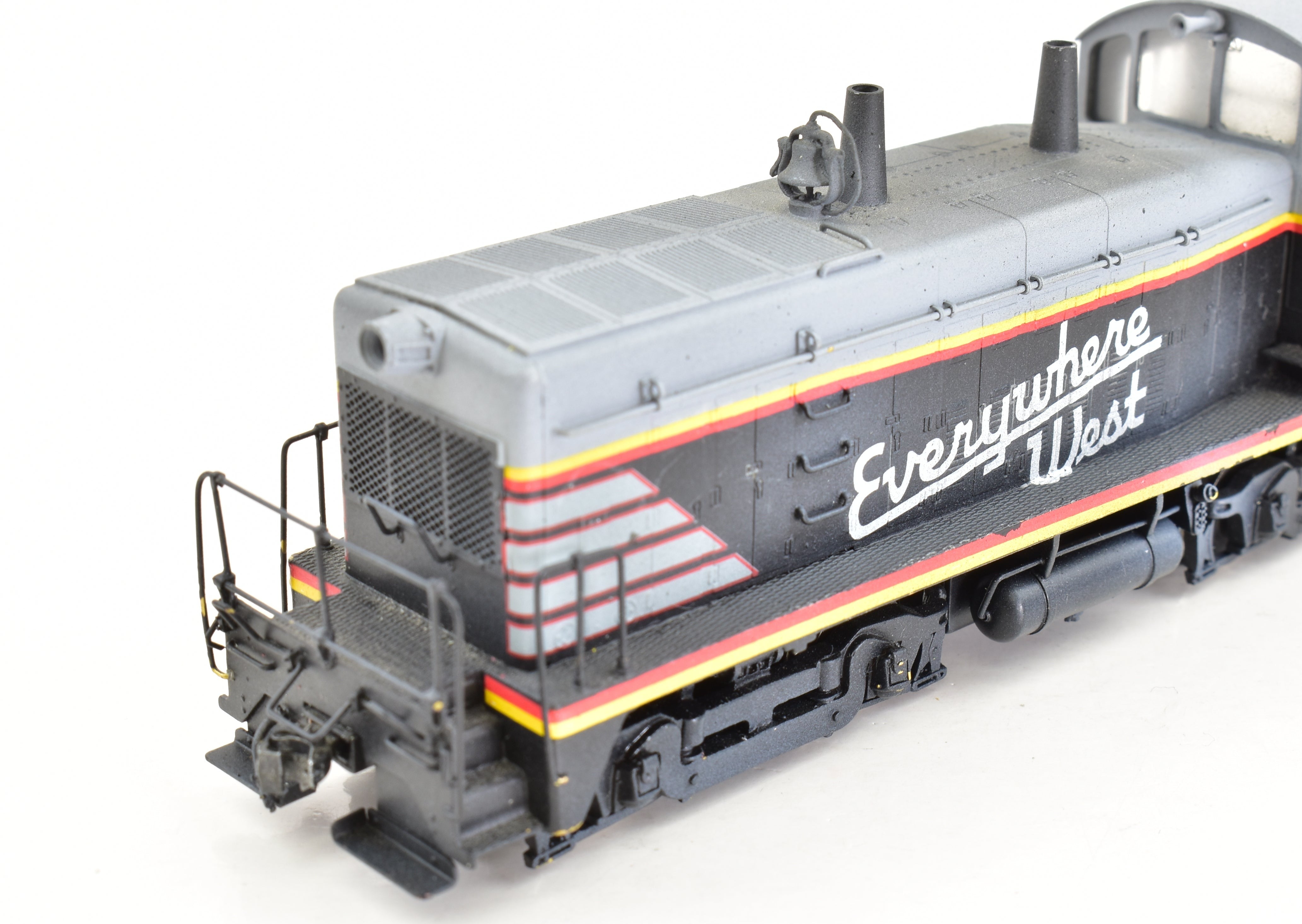 Custom-Painted HO Brass Oriental Limited CB&Q Burlington Route EMD NW-2 1000HP PH II Switcher
