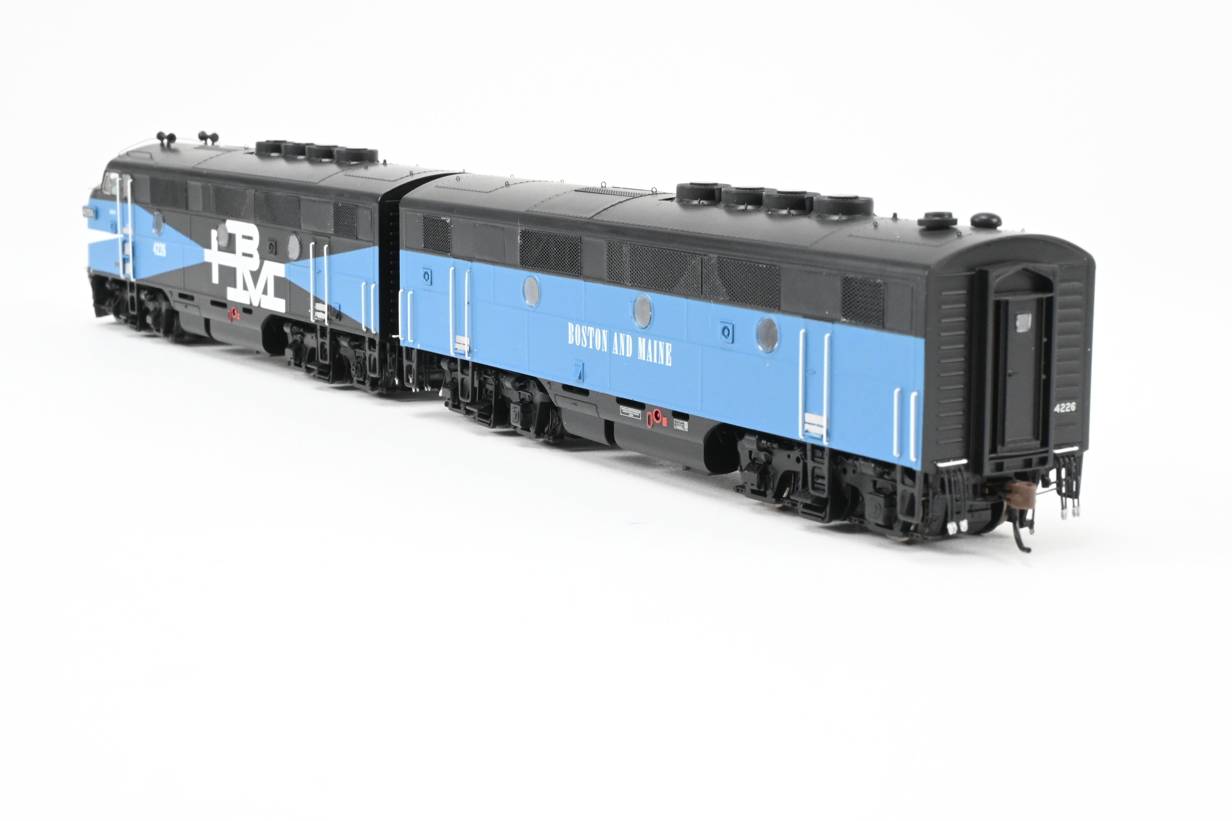 Athearn Genesis B&M Boston & Maine EMD F2-A/F2-B Passenger Set with Tsunami2 DCC & Sound