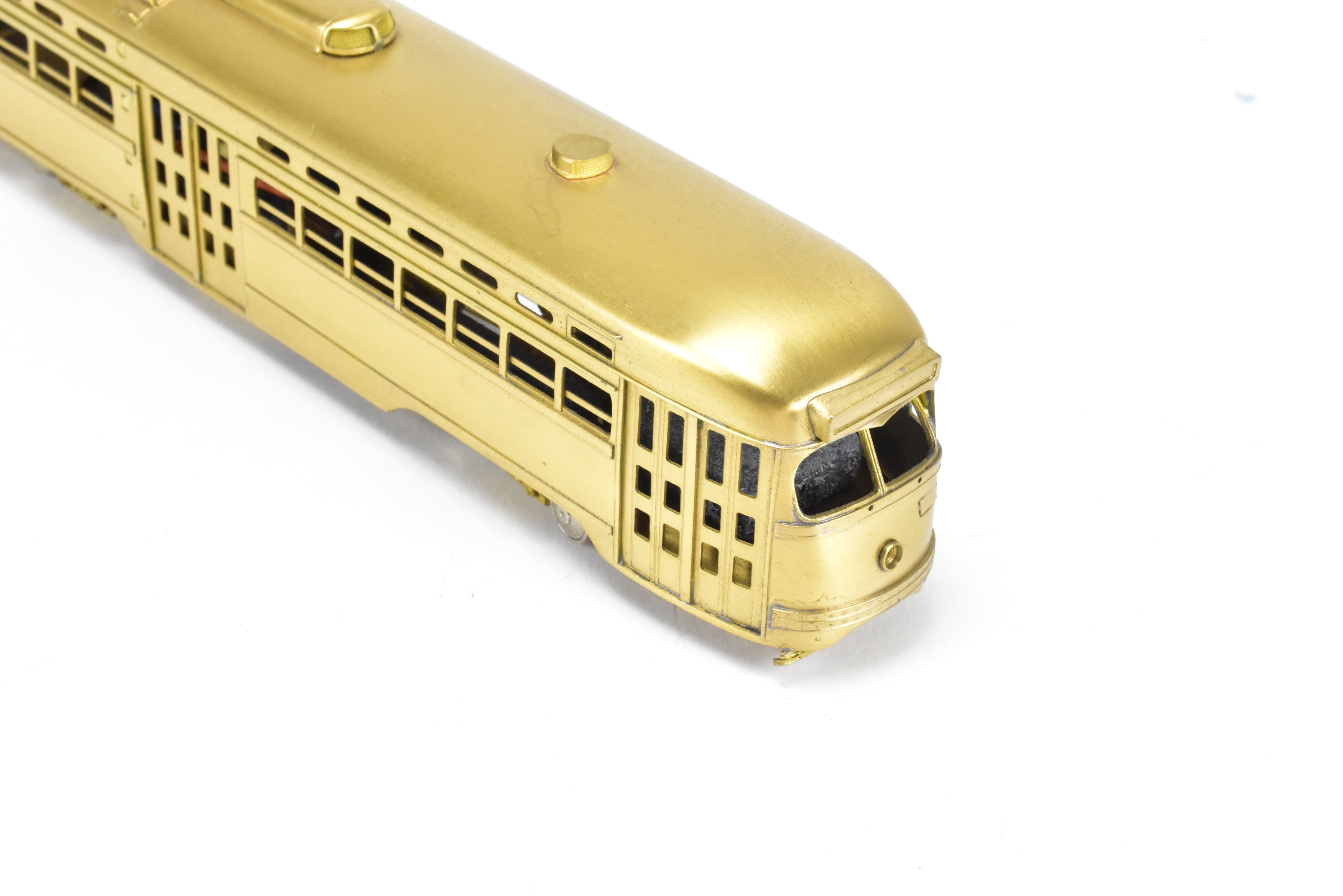 High - Quality HO Scale Brass Model of WP Car Corp. 1946 PCC Type - B Trolley with Blinker Doors for Model Railroading Enthusiasts