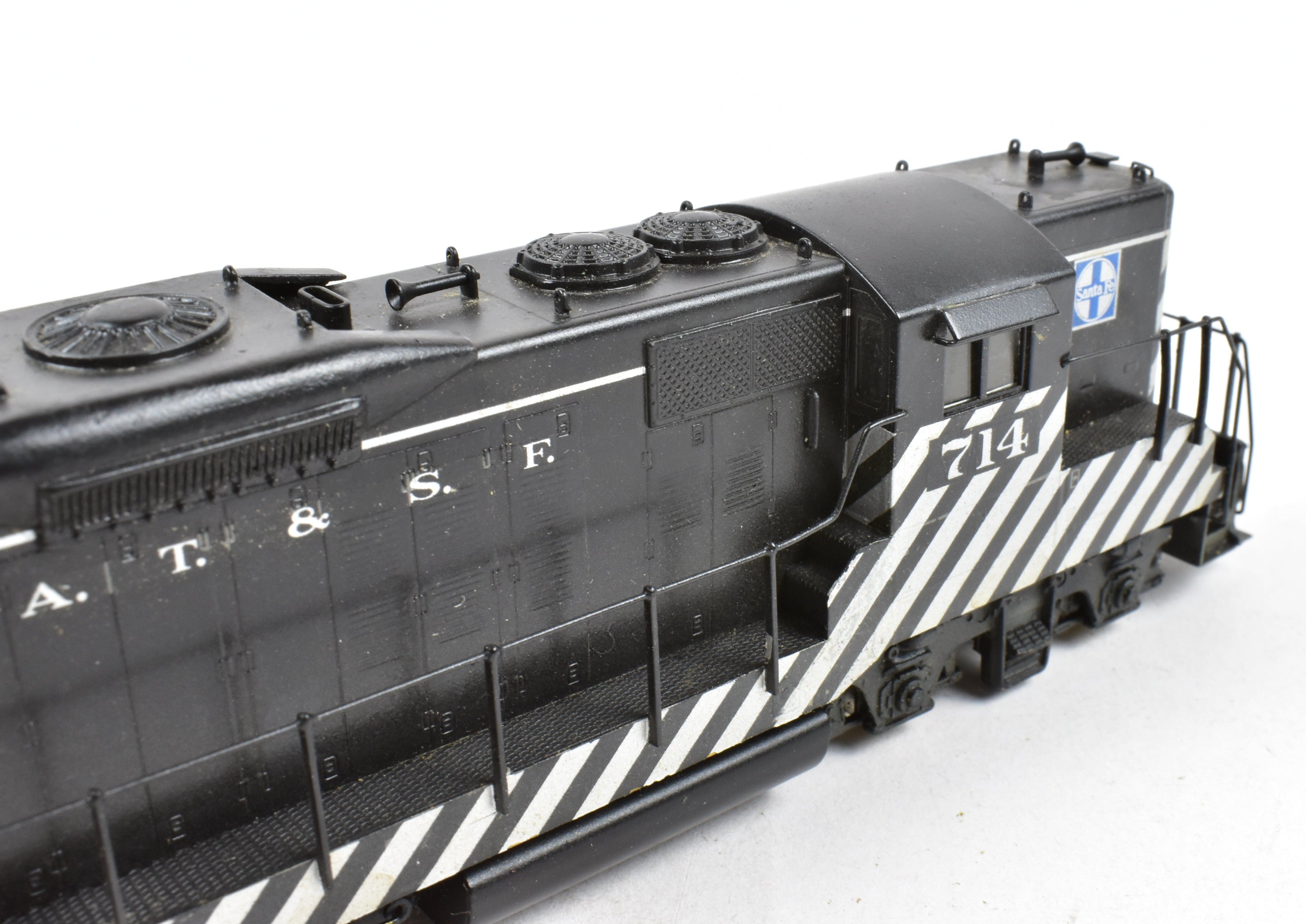 High - Quality HO Scale Brass Hallmark Models ATSF - Santa Fe EMD GP - 9 Diesel Locomotive with Custom Painted Finish and New NWSL Gears