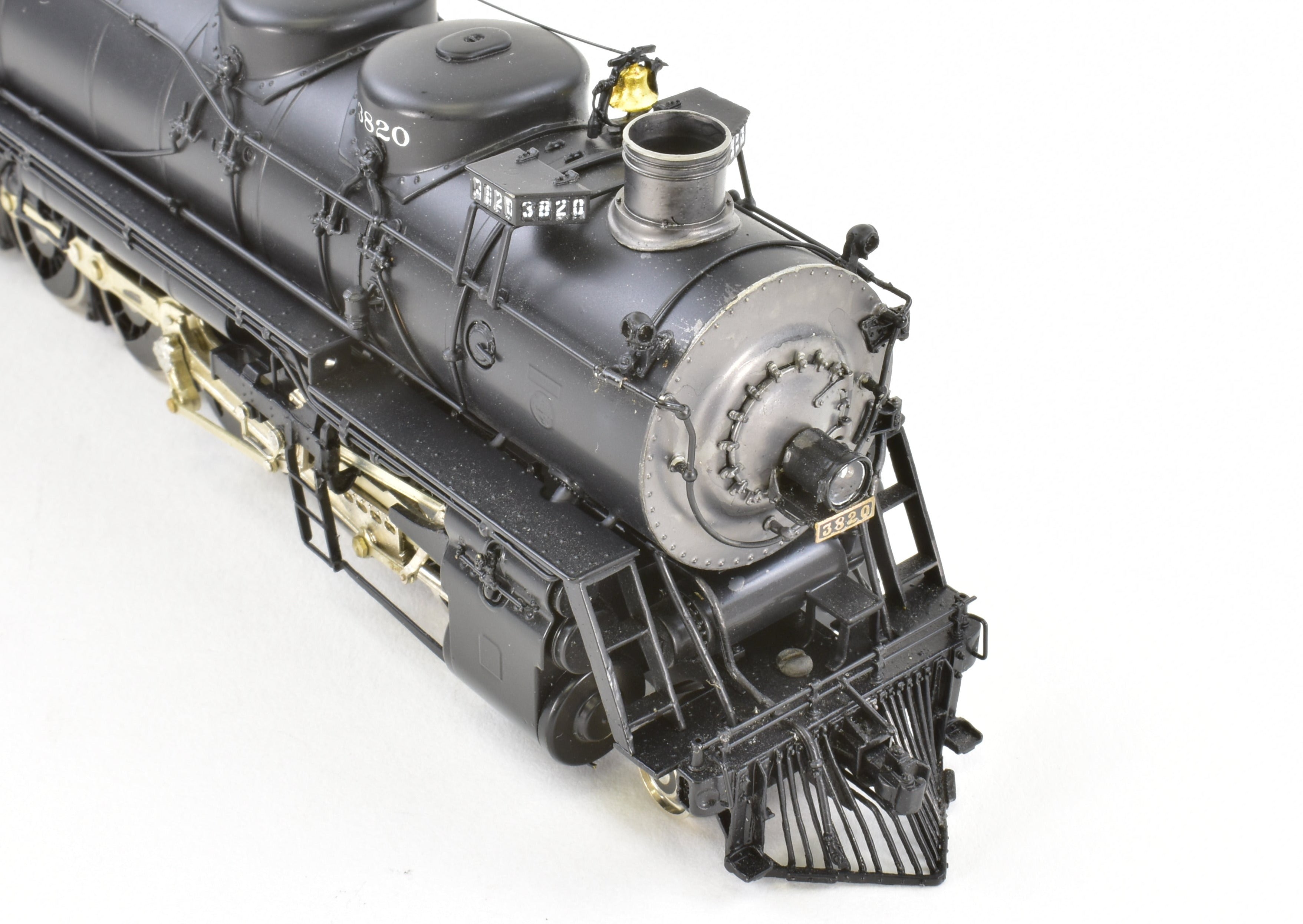 High - Quality HO Scale Brass Model Train Key Imports ATSF - Santa Fe 2 - 10 - 2 No. 3820 Factory - Painted CS - 52 for Model Railroading Enthusiasts
