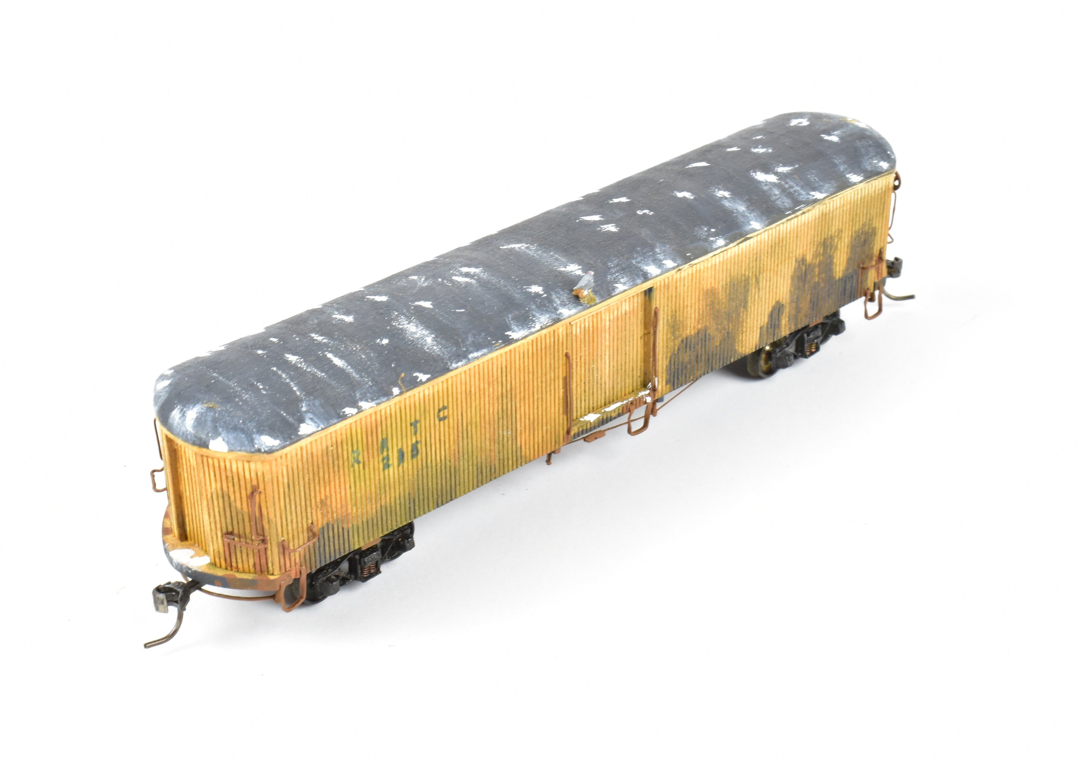 HO La Belle Woodworking Yellow #215 Fully Assembled Weathered Freight/Baggage Trailer