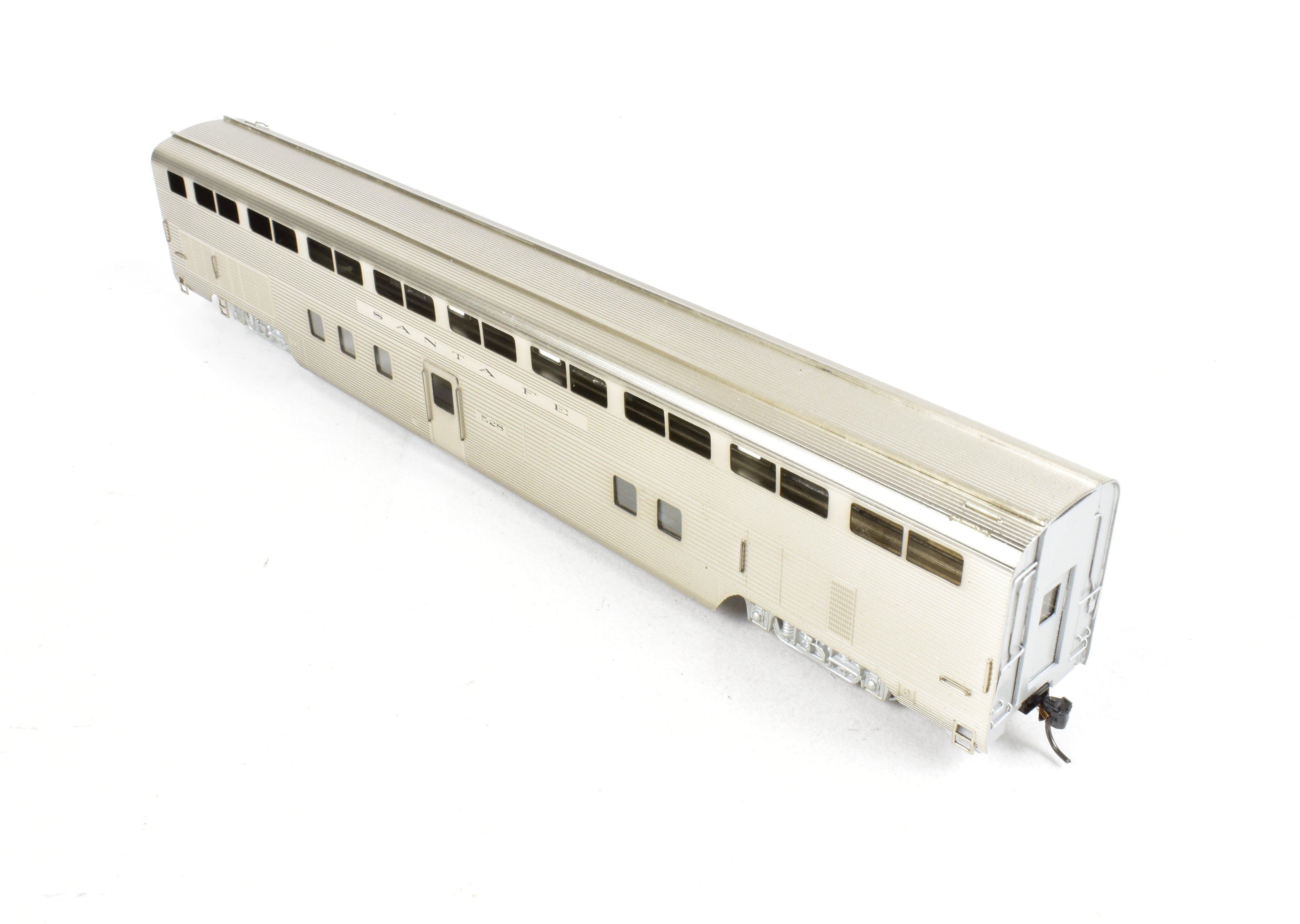 HO Scale Brass Model - Hi - Country Brass ATSF Santa Fe 500 Series High - Level Transition Chair Car Number 528