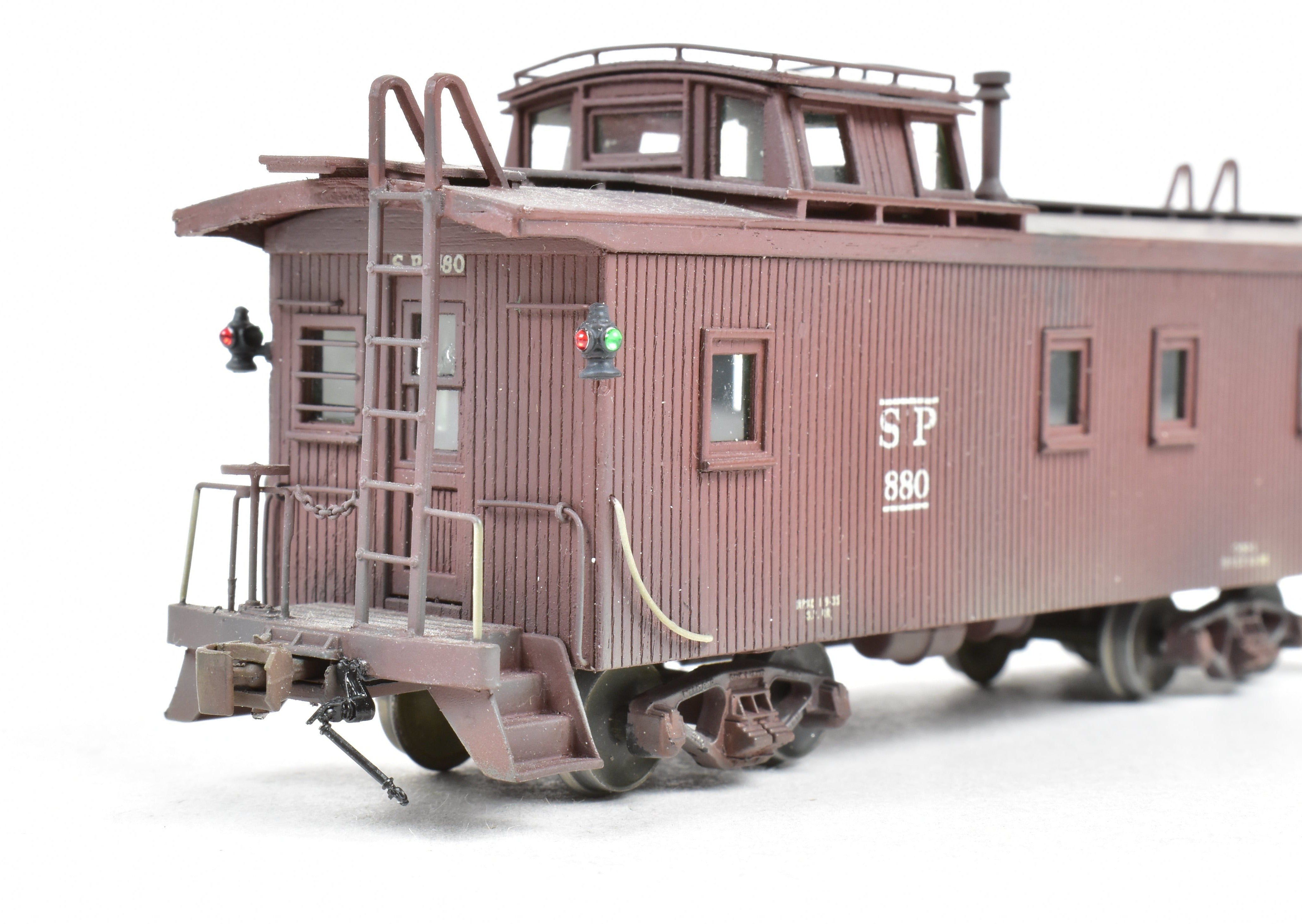 AMB American Model Builders SP Southern Pacific C-30-1 Wood Side Caboose #880 Pro-Assembled