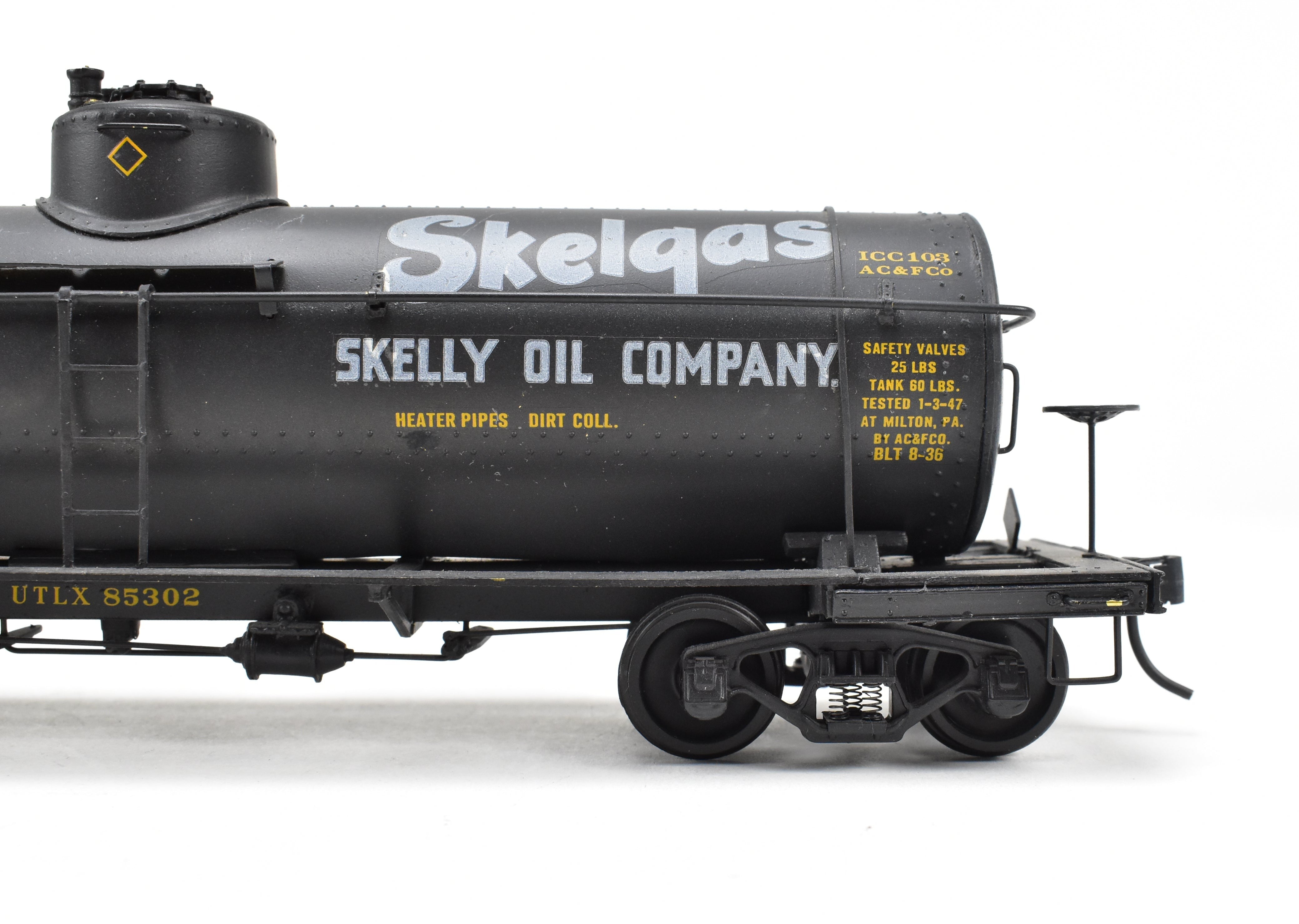 O Scale Custom-Painted Brass Single-Dome Tank Car for Skelly Oil Co.
