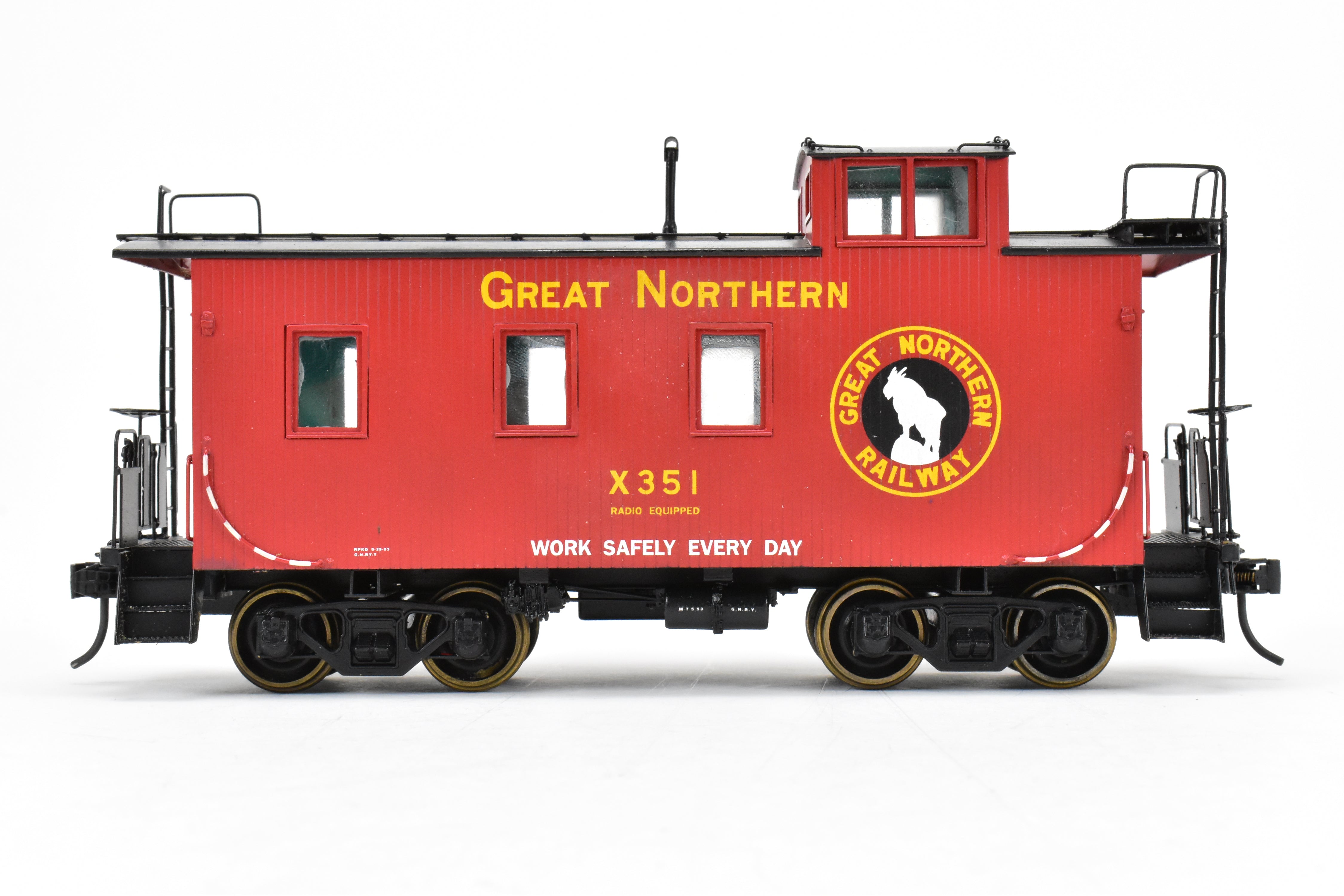 O Scale Oriental Limited Great Northern 25-Foot Wood Caboose CP #X351 with Slogan