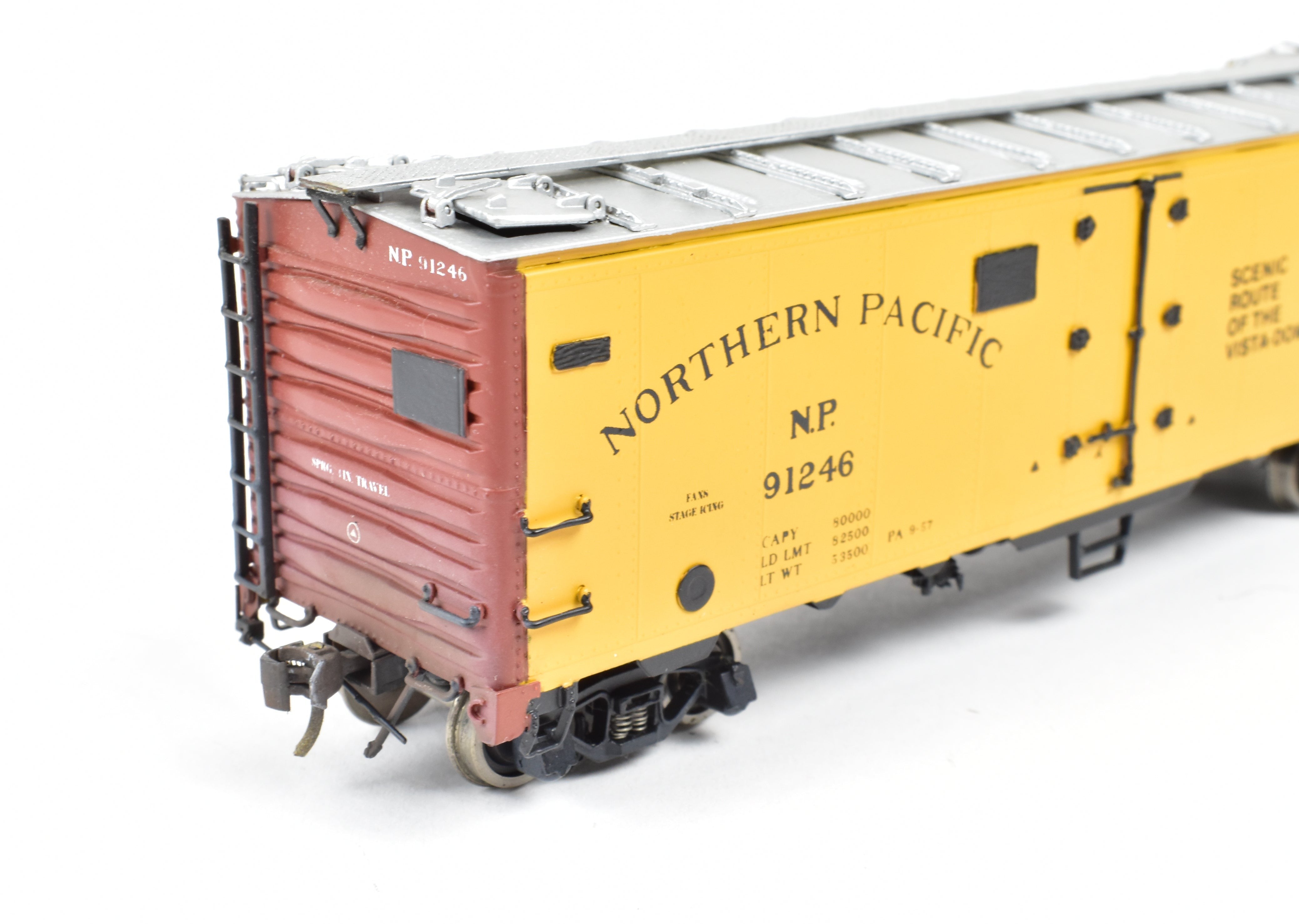 HO Scale Brass CIL - Challenger Imports North Pacific Steel Ice Refrigerator Freight/Passenger Car with Light Weathering and 'Scenic Route of The Vista - Dome North Coast Limited' Design