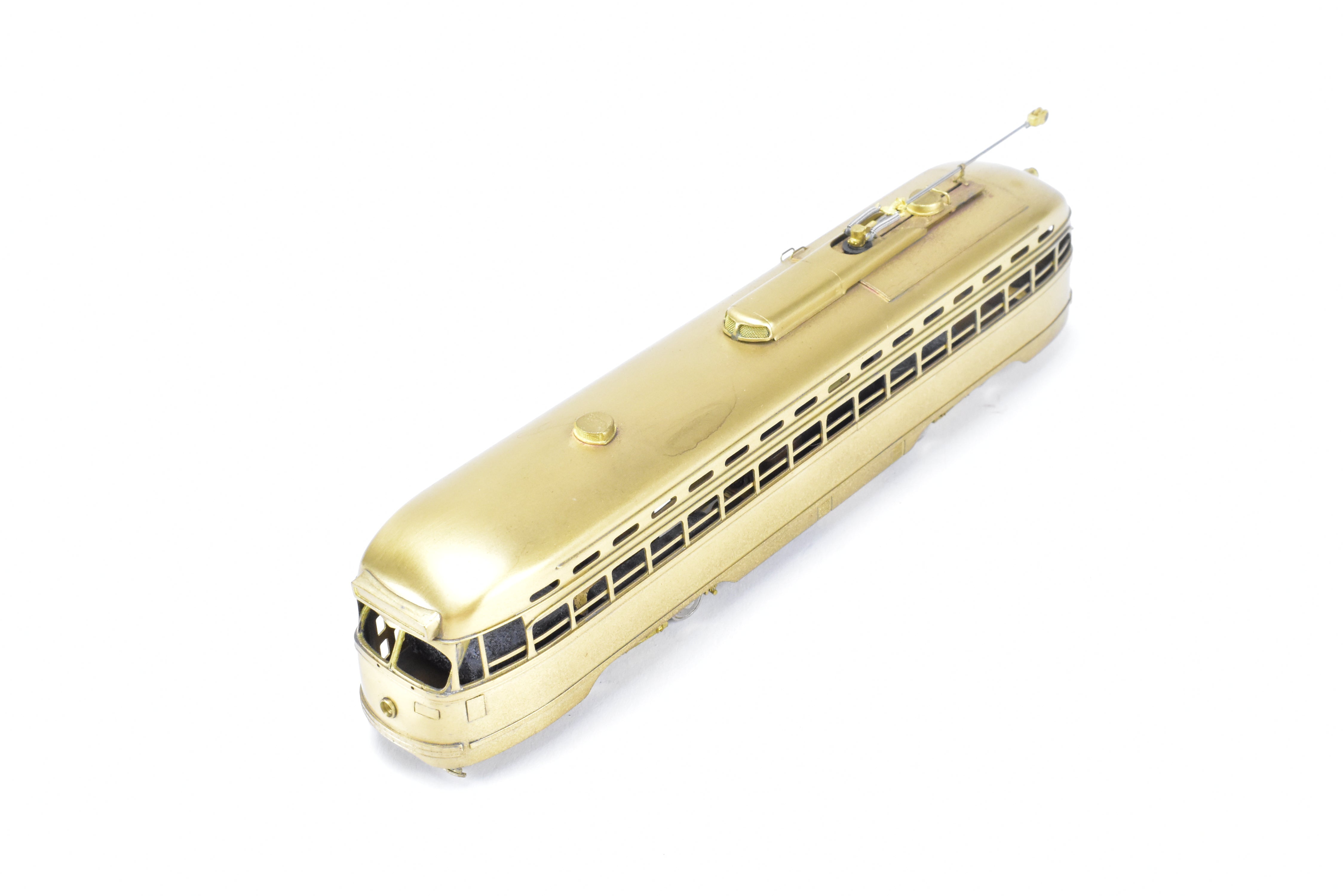 High - Quality HO Scale Brass Model of WP Car Corp. 1946 PCC Type - B Trolley with Blinker Doors for Model Railroading Enthusiasts