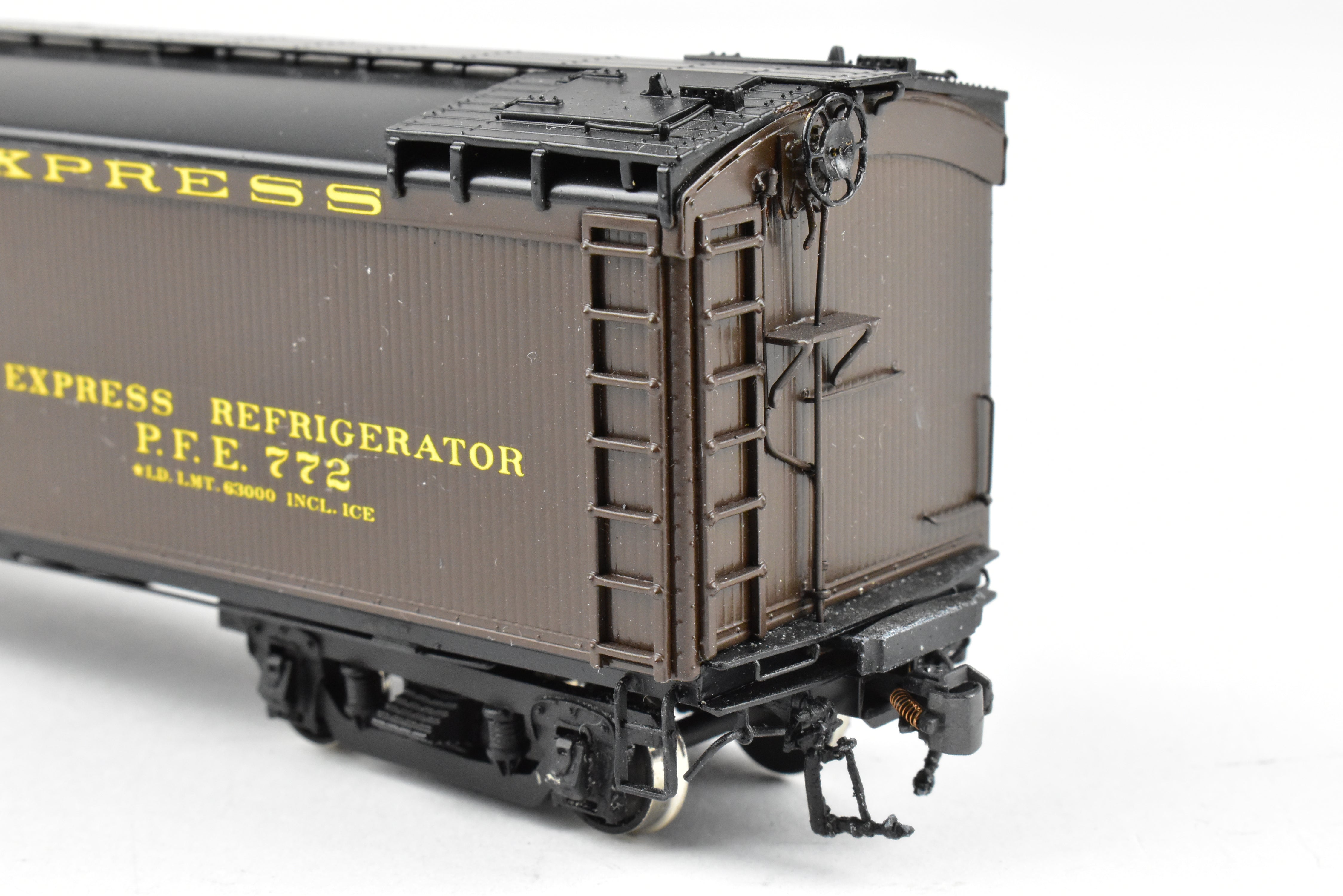 HO Brass WP Car Corp. PFE Pacific Fruit Express Reefer No. 772 Factory Painted