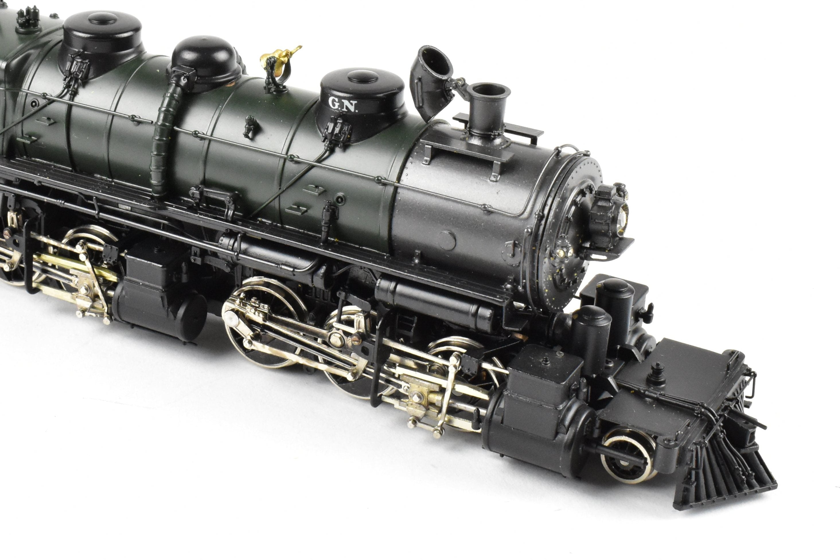 HO Scale Brass Model Train - Tenshodo Great Northern 2-6-6-2 Class L-1 Factory Painted Locomotive #1913 with Crown Design