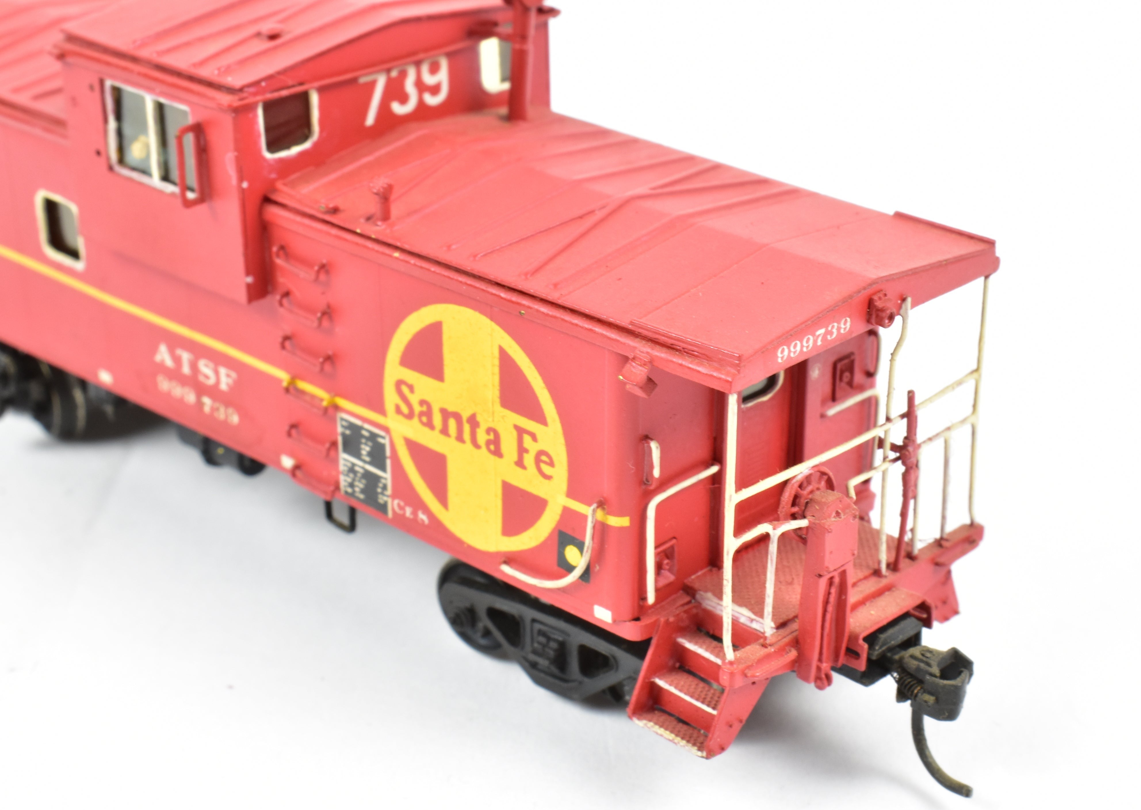 HO Scale Brass OMI - Overland Models, Inc. AT&SF - Santa Fe Wide-Vision Ce-6 and Ce-8 Caboose Model with CP No. 999730