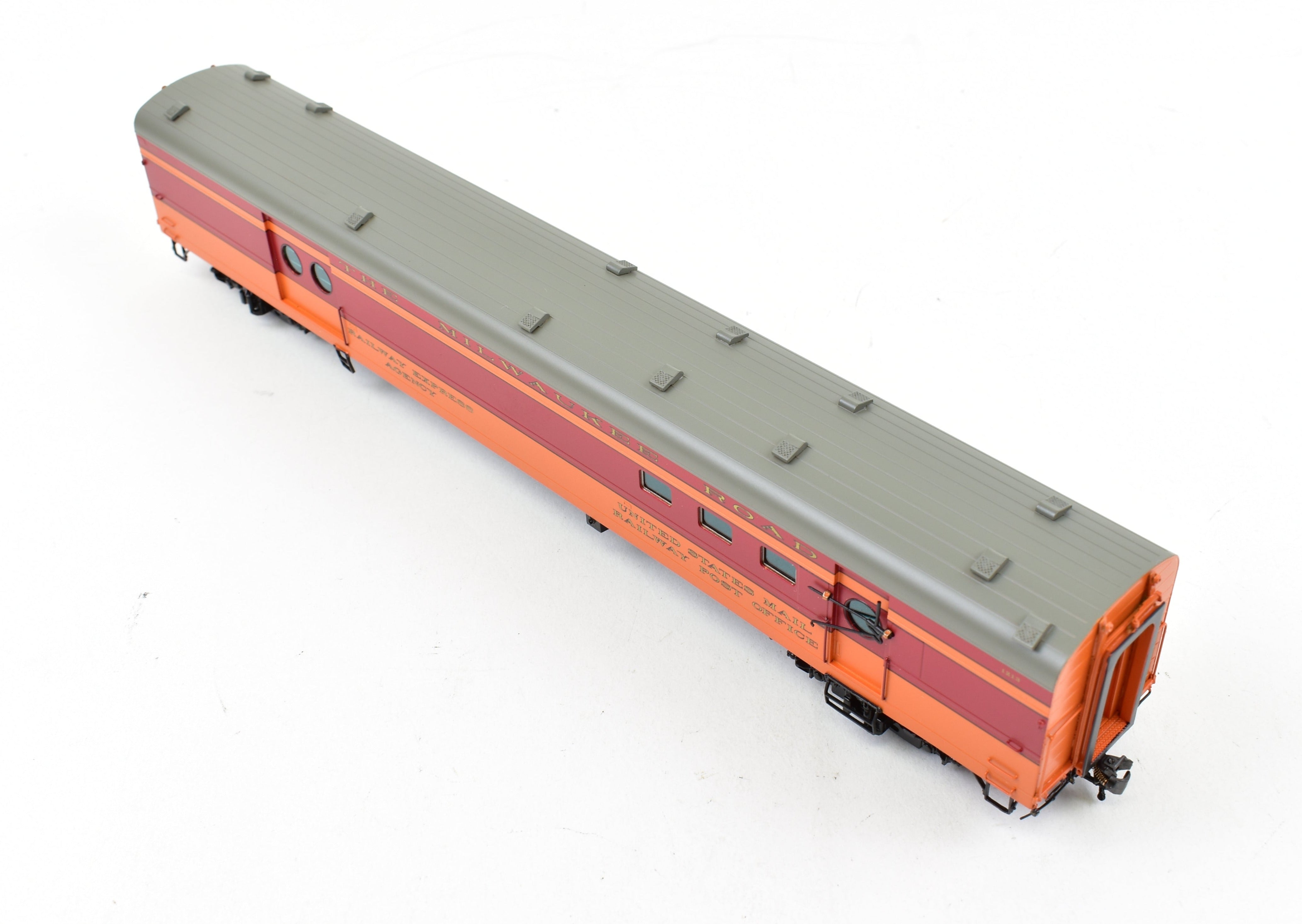 High - Quality HO Scale Brass Railway Classics Milwaukee Road Mail Express Car, Factory - Painted with Road Number 1213 from the 1948 Hiawatha Scheme