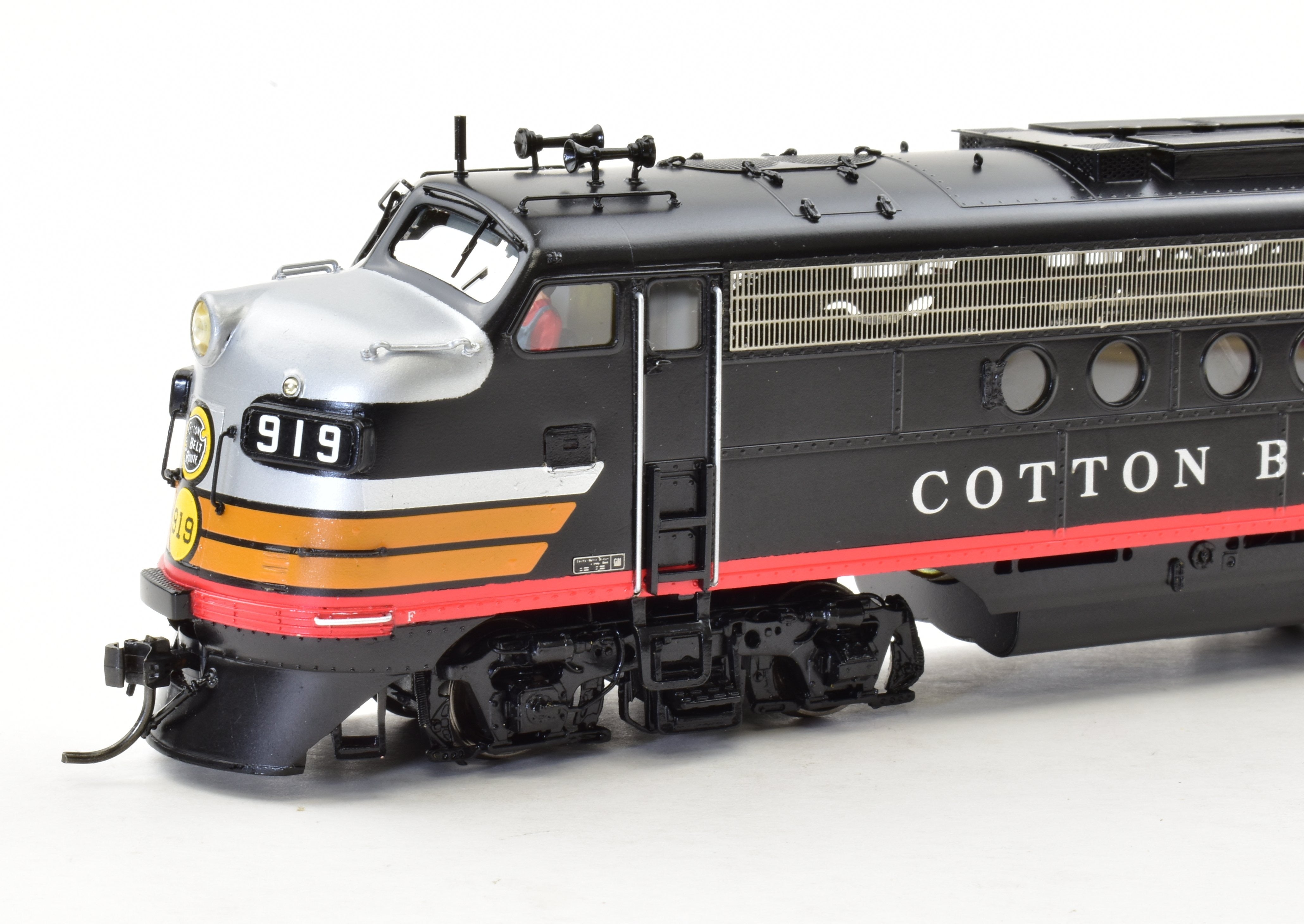 High - Quality HO Scale Brass Division Point DVP Model - Cotton Belt EMC FTA/B Set with Factory Painting