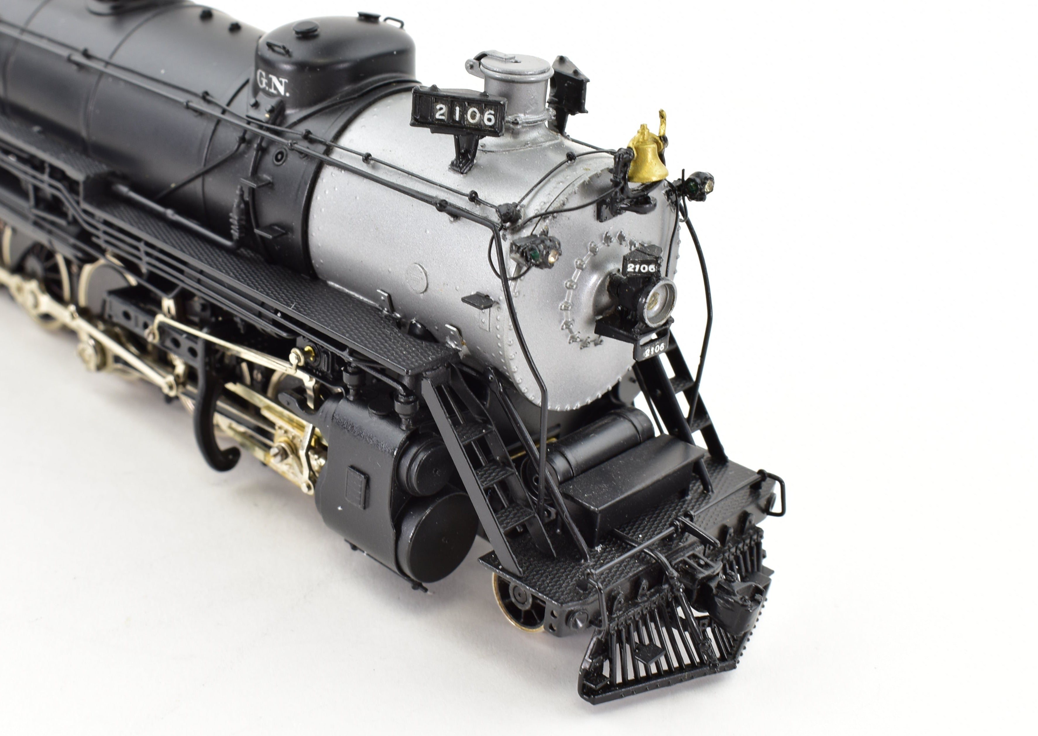 High - Quality HO Scale Brass Model Train CON PFM - Tenshodo GN - Great Northern 2 - 10 - 2 Class Q - 1 Factory - Painted Model from 1984 Production Run