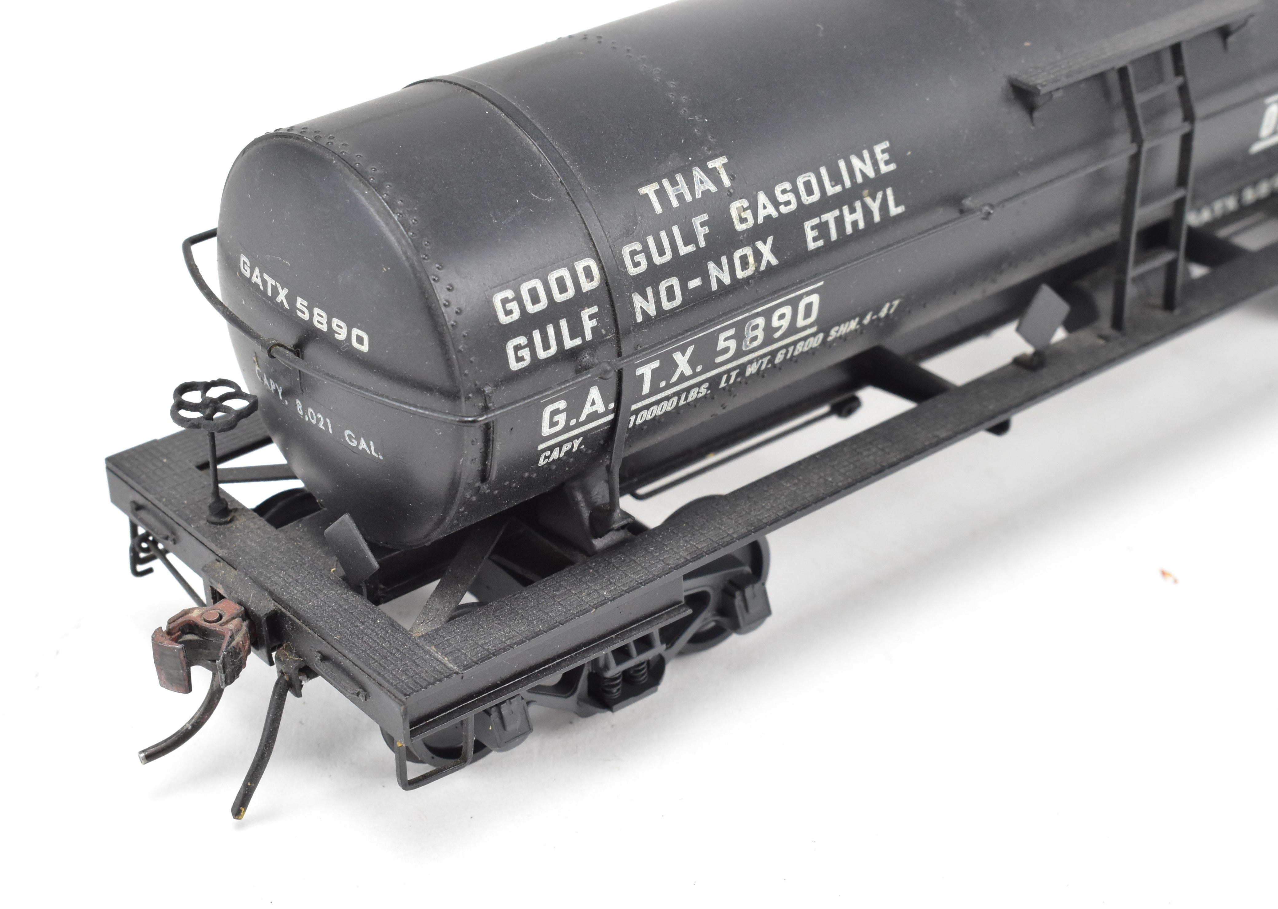 O Scale Model Train - Brass U.S. Hobbies GATX General American 8,000 Gallon Single - Dome Tank Car for Canadian Pacific (CP), Custom - Painted Gulf Oil Corporation Style (GATX 5890), Without Original Box