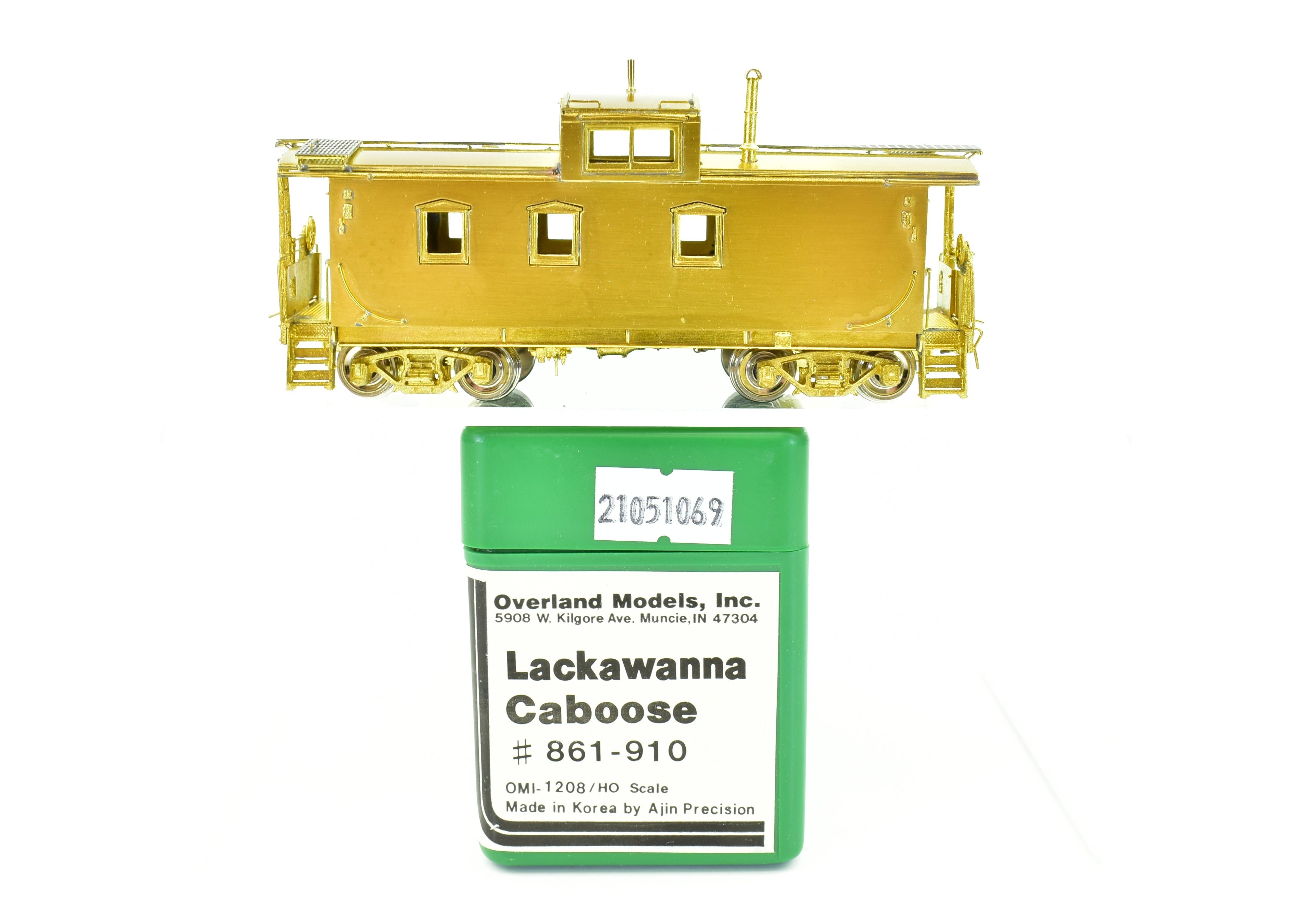 HO Scale Brass Caboose by OMI - Overland Models, Inc., Representing DL&W - Delaware Lackawanna & Western #861 - 910