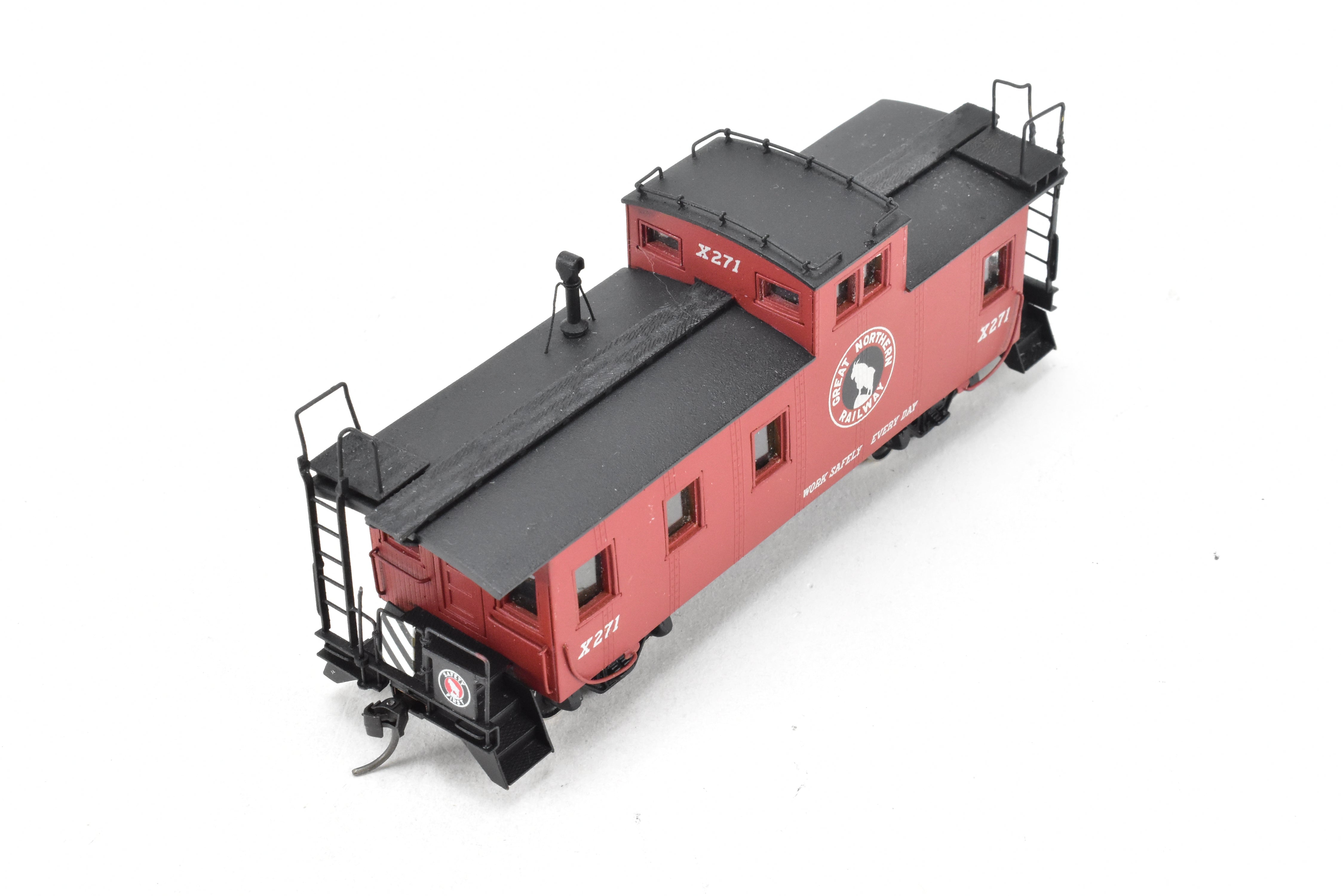 HO Scale Brass Model Train Caboose - OMI (Overland Models, Inc.) GN (Great Northern) 30 - Foot Plywood - Sheathed Caboose C/P X271