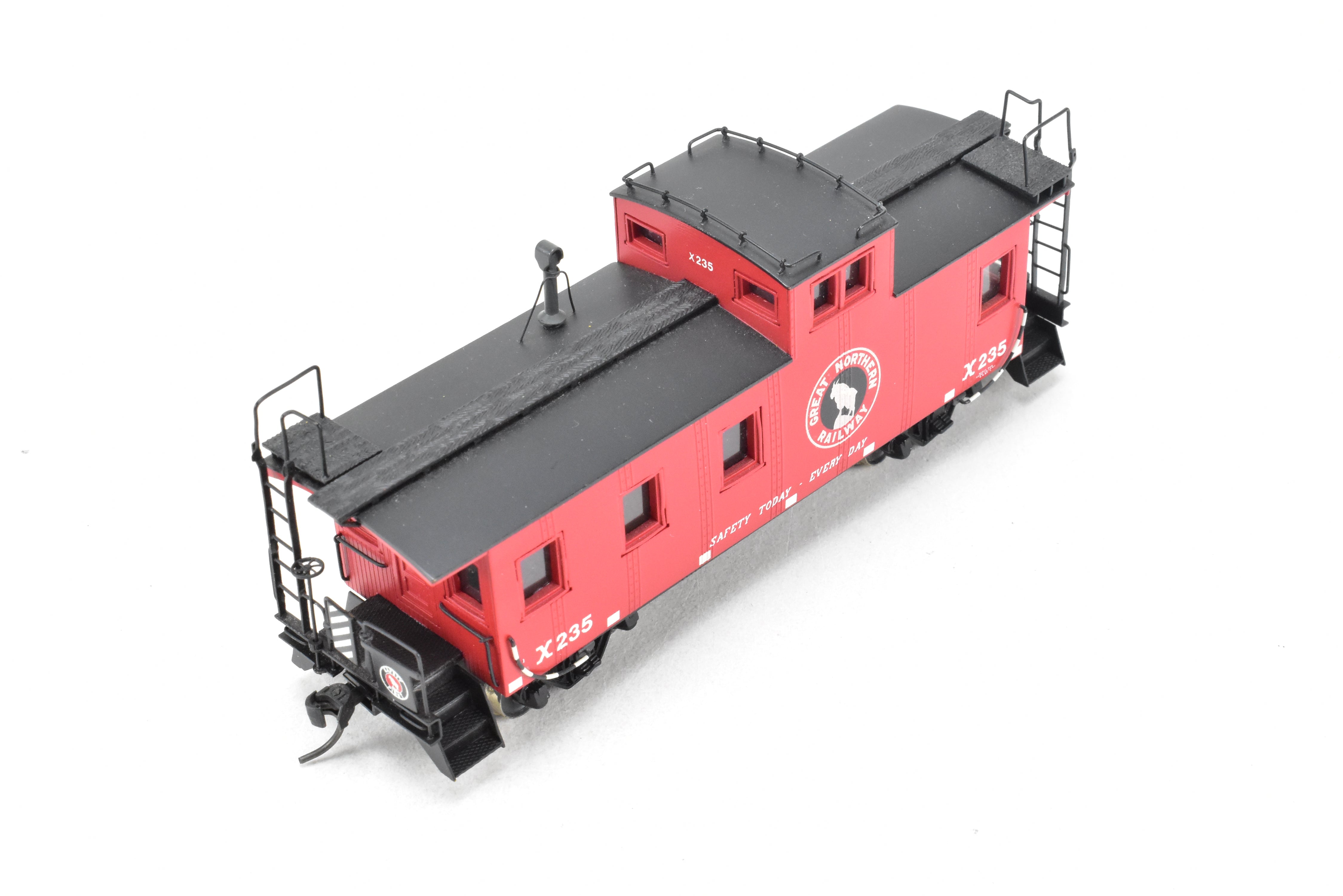 HO Brass OMI Great Northern 30' Plywood Sheath Caboose X235 by Overland Models