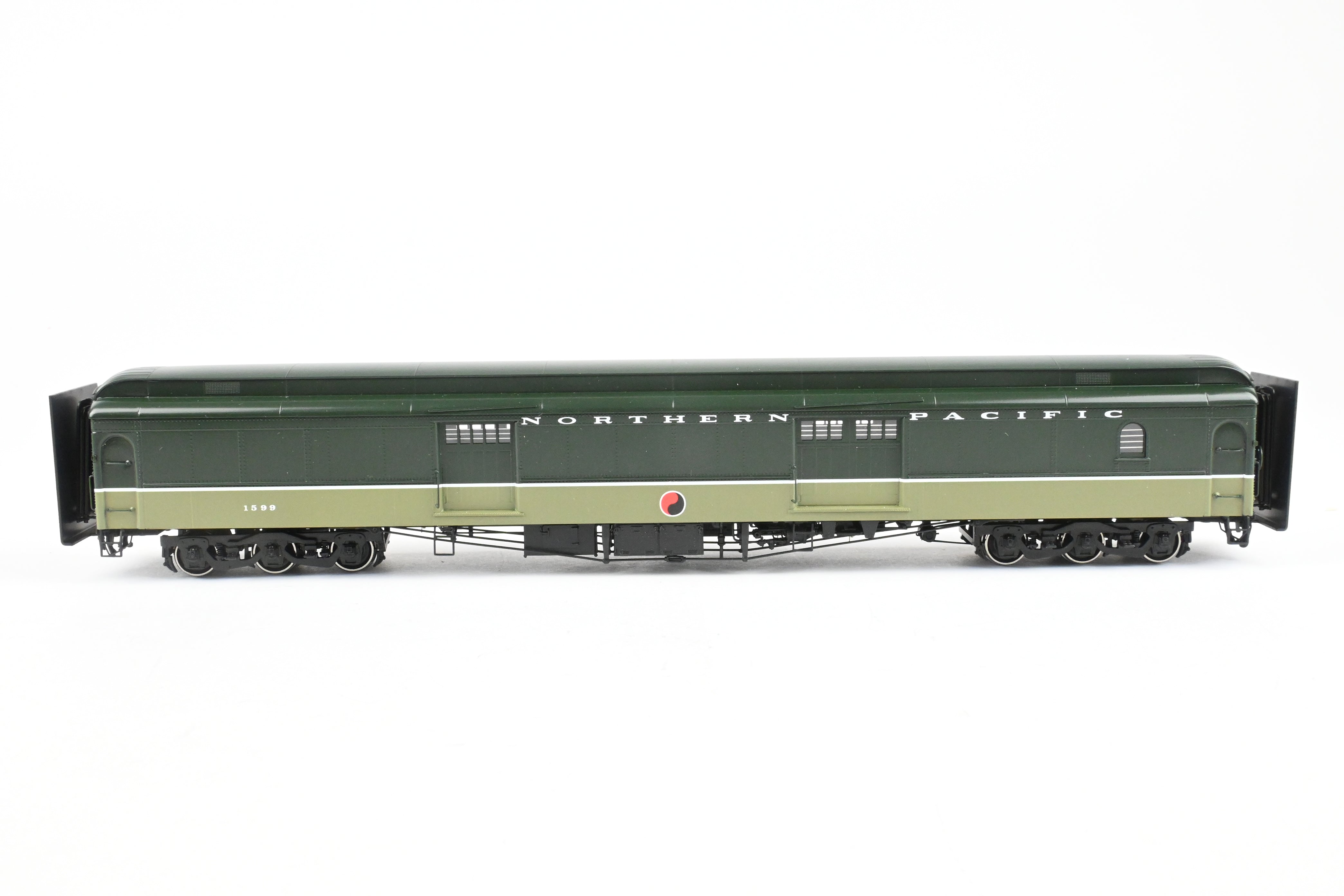 HO Brass W&R Enterprises NP - Northern Pacific Factory - Painted Loewy Truss Rod Baggage Car No. 1599