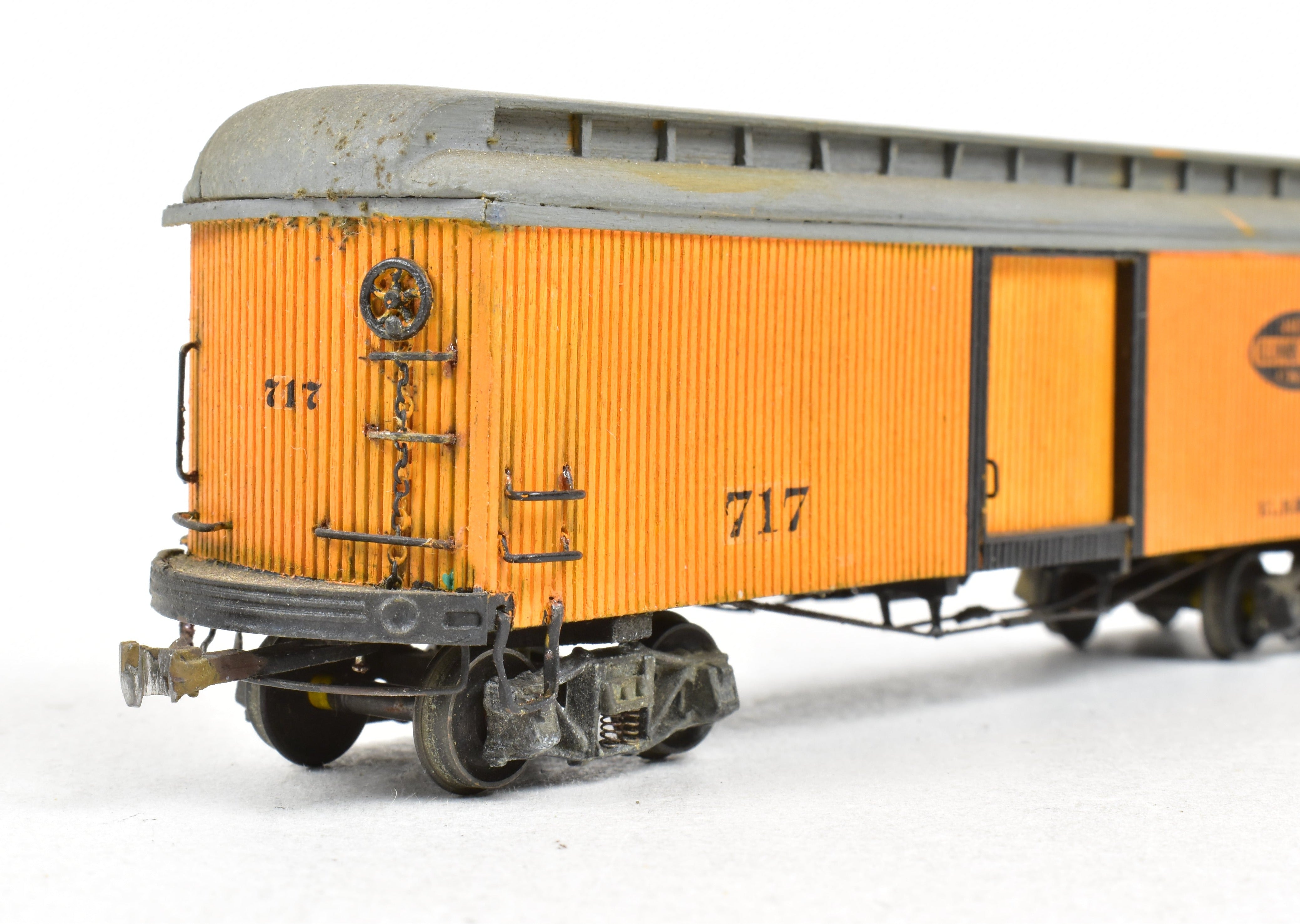 HO Scale La Belle Woodworking Illinois Terminal System Freight/Baggage Trailer Model Kit, Built and Painted, #717