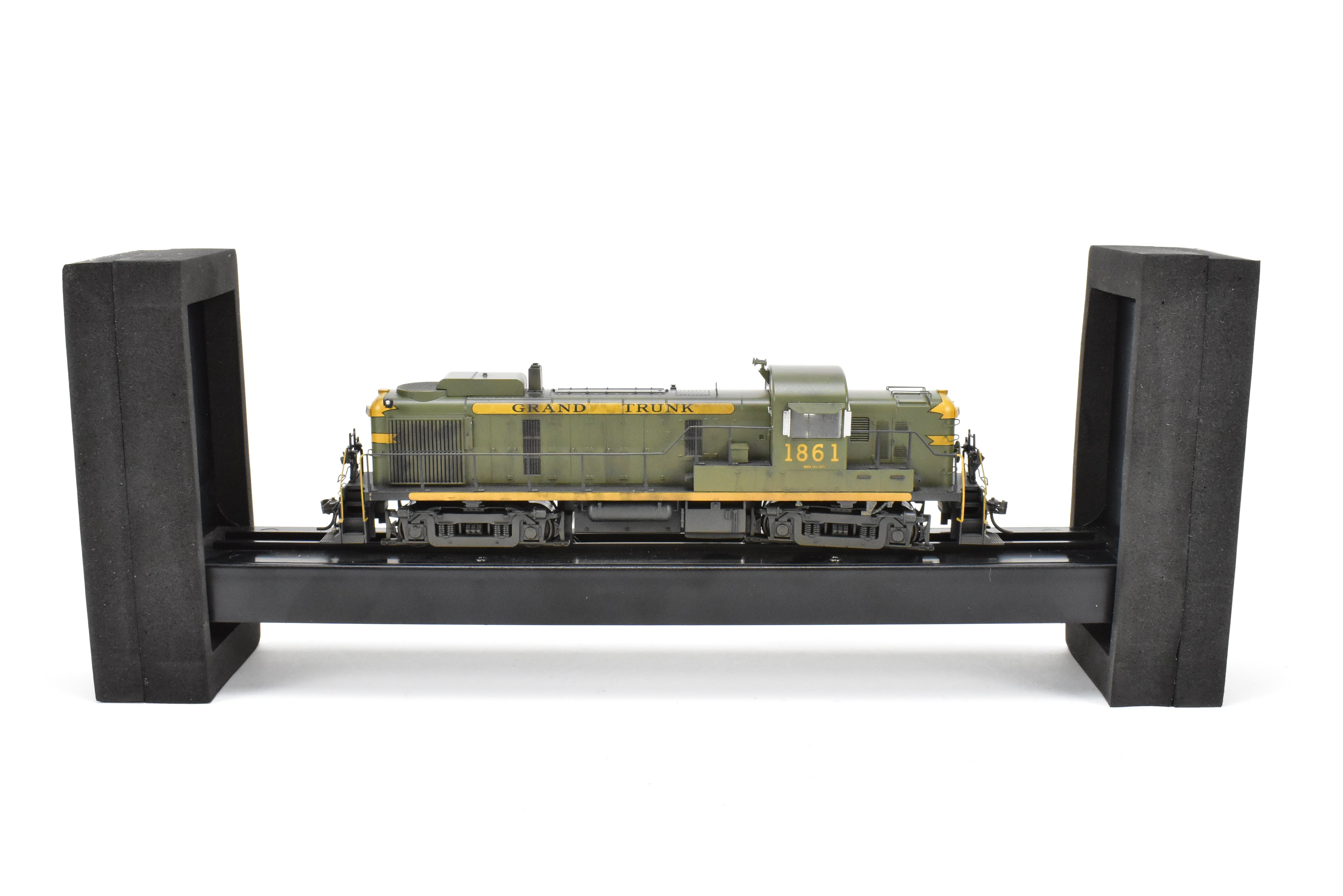 Bowser Executive Line GTW Grand Trunk Alco RS-3 Phase III, ESU DCC & Sound, #1861 Weathered